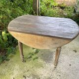 Vintage oak extendable round table