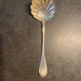 Cuillère perçée à soupoudrer en argent