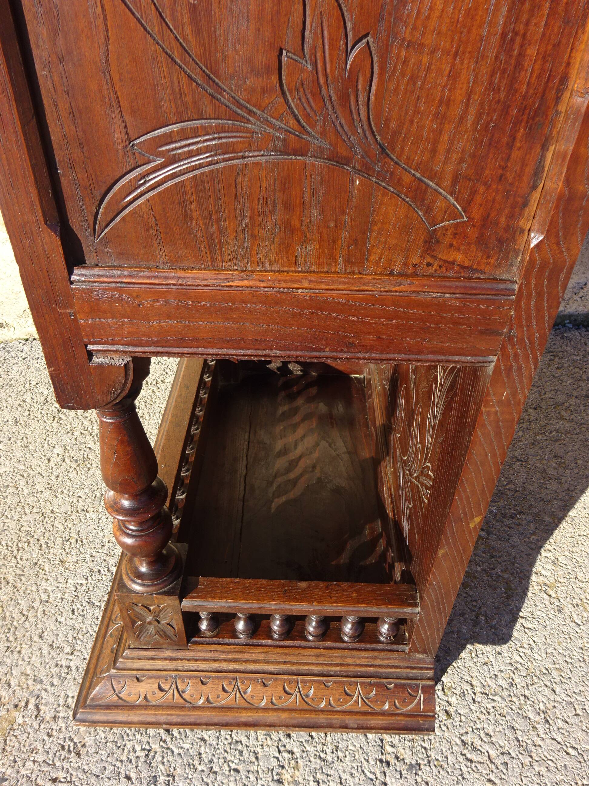 Former Bedel & Cie dresser