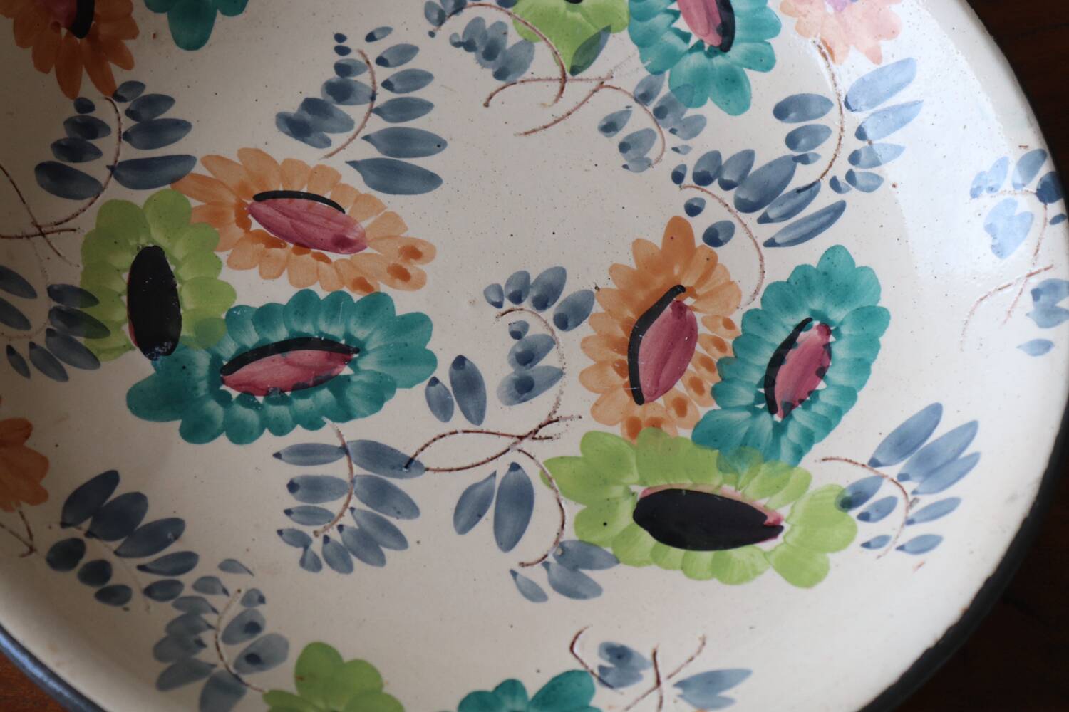 Glazed earthenware dish – polychrome floral decoration