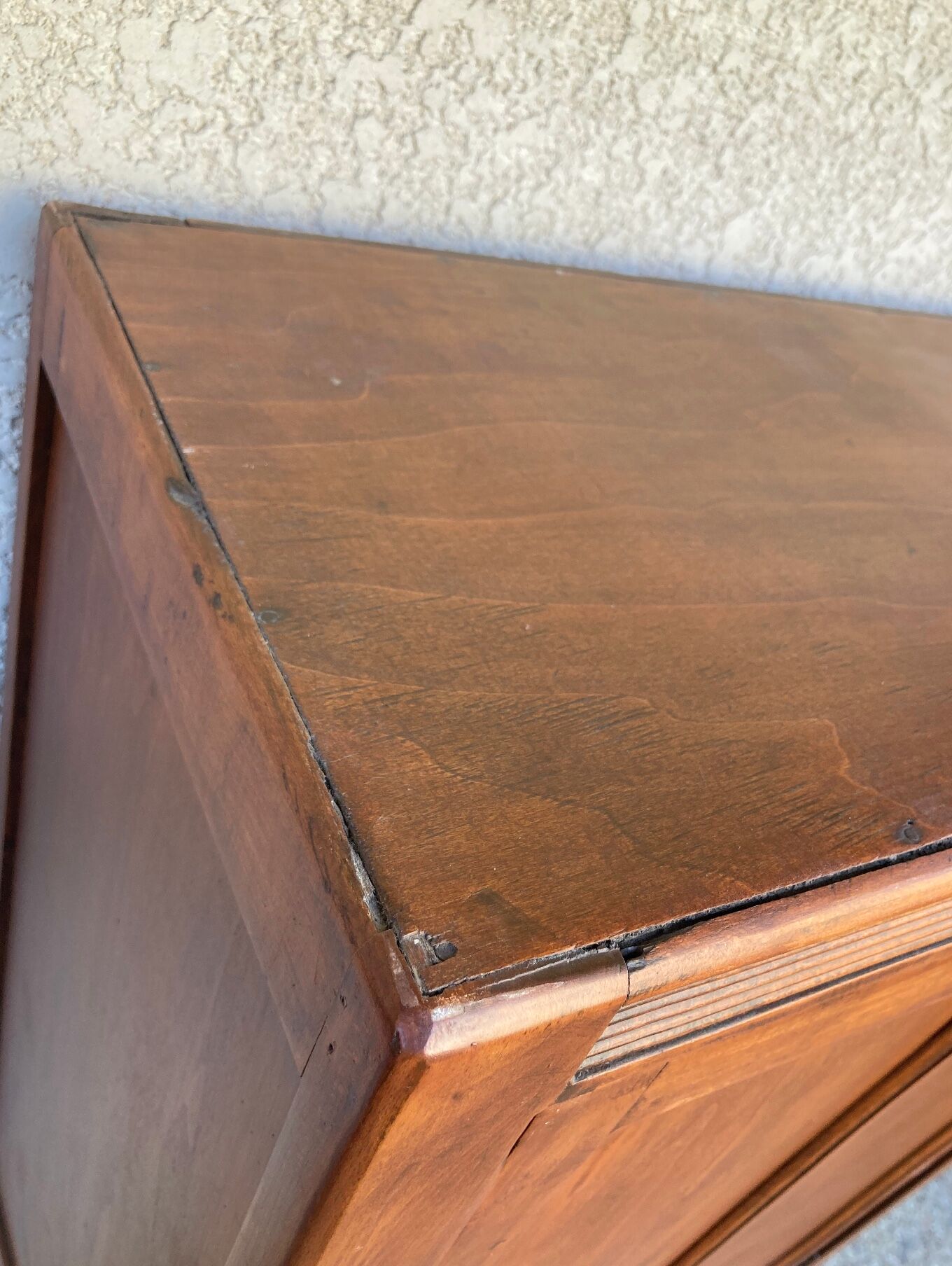 Old Parisian bonnetière