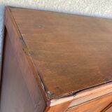 Old Parisian bonnetière