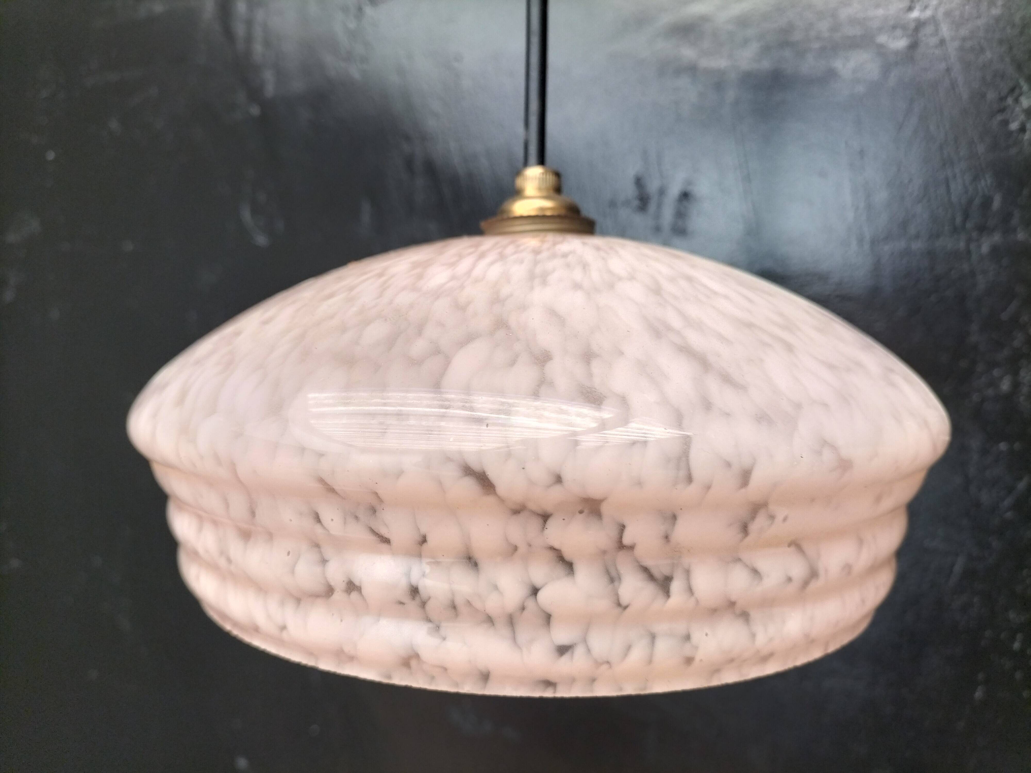 Paire de suspensions en opaline