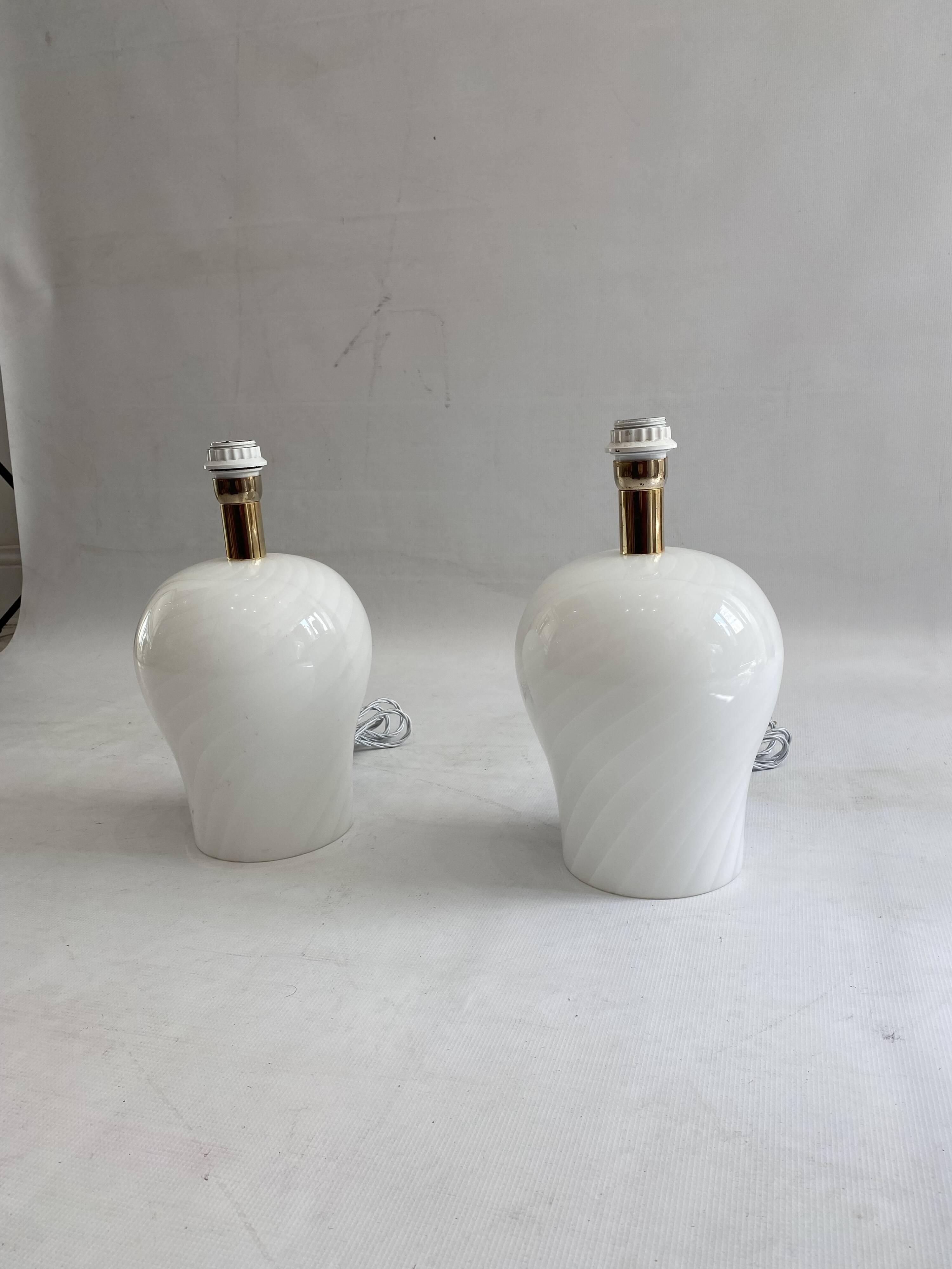 White Swirl Murano Glass Table Lamps 1970s Hollywood Regency Minimalism bed