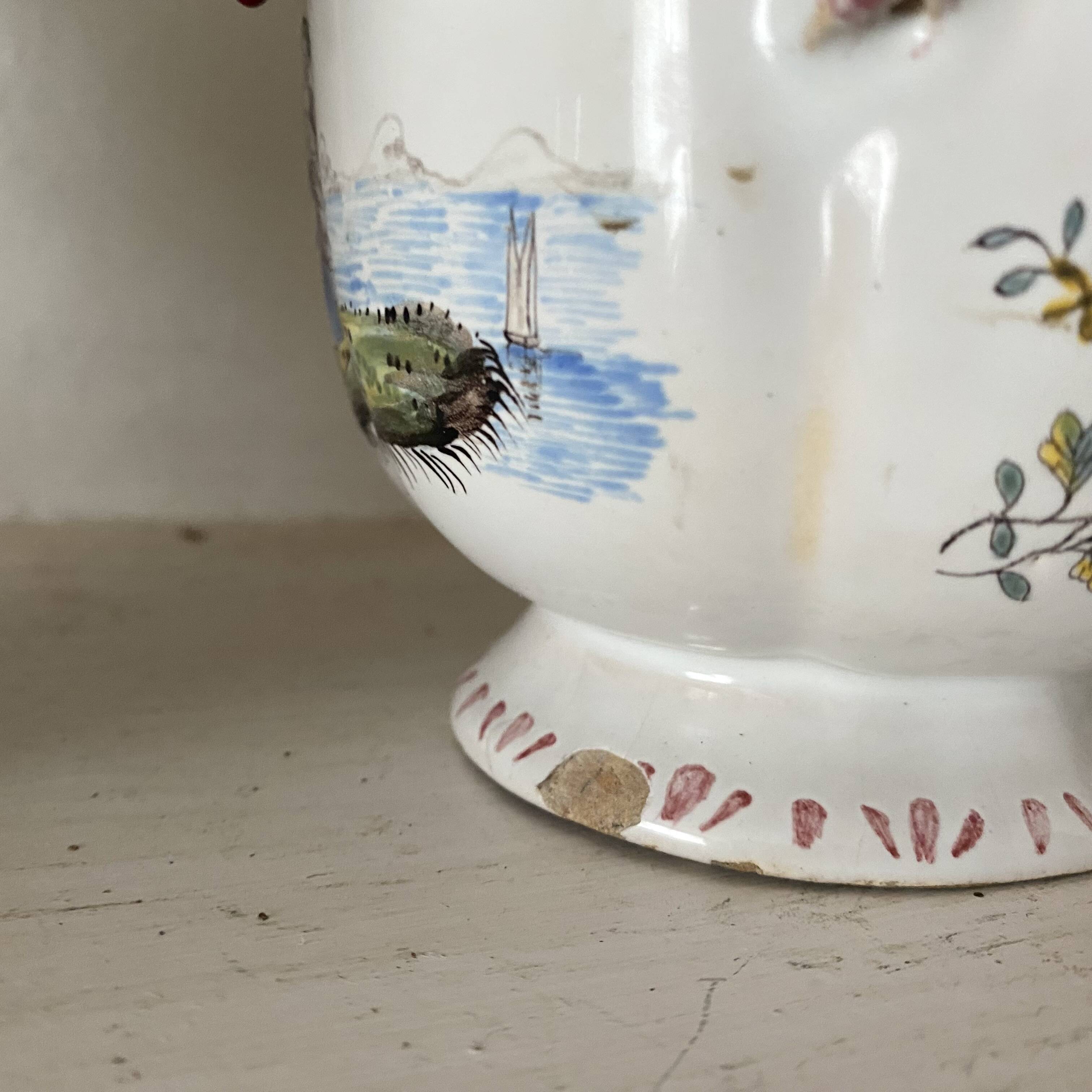 Paire de cache-pots anciens en faïence française , décor scènes champêtres
