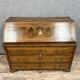 Commode scriban époque Louis XV en noyer, ronce et filets de marqueterie