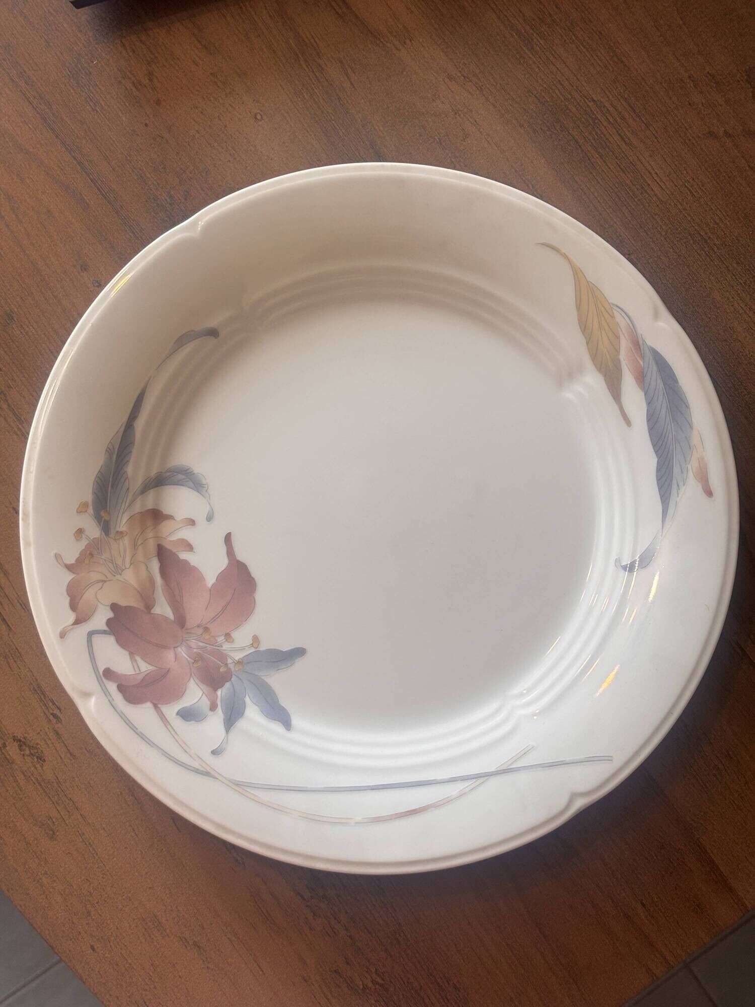 Vintage flat plates Anatole by Fine China of Japan. Fine porcelain.