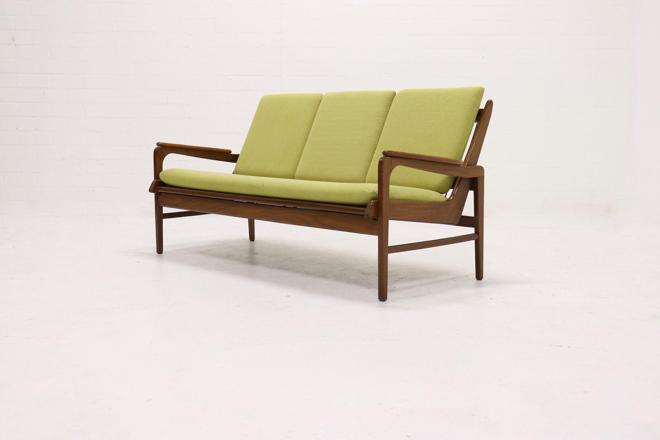Sculptural teak sofa by Ster Gelderland 1960