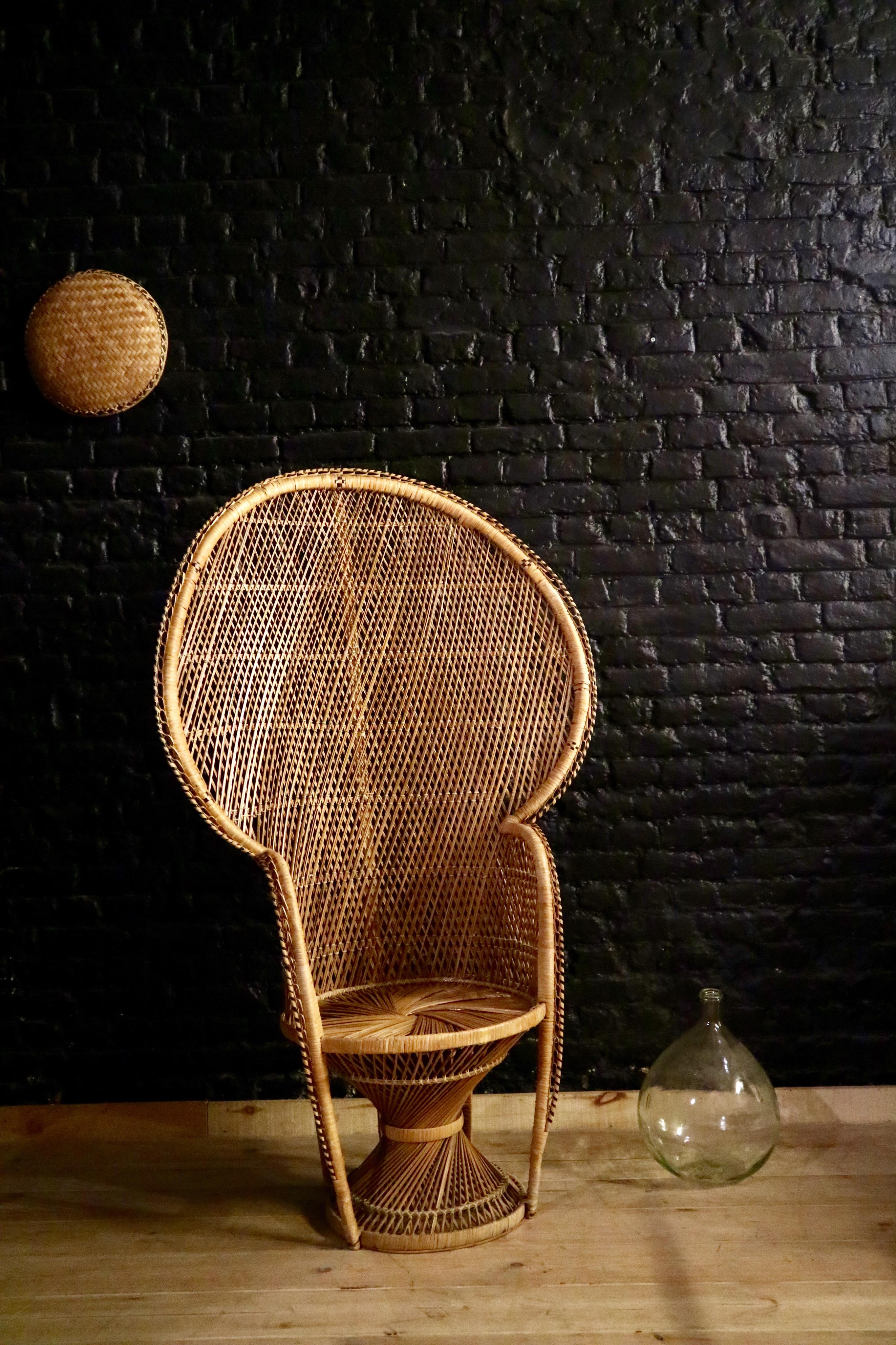 Emmanuelle chair