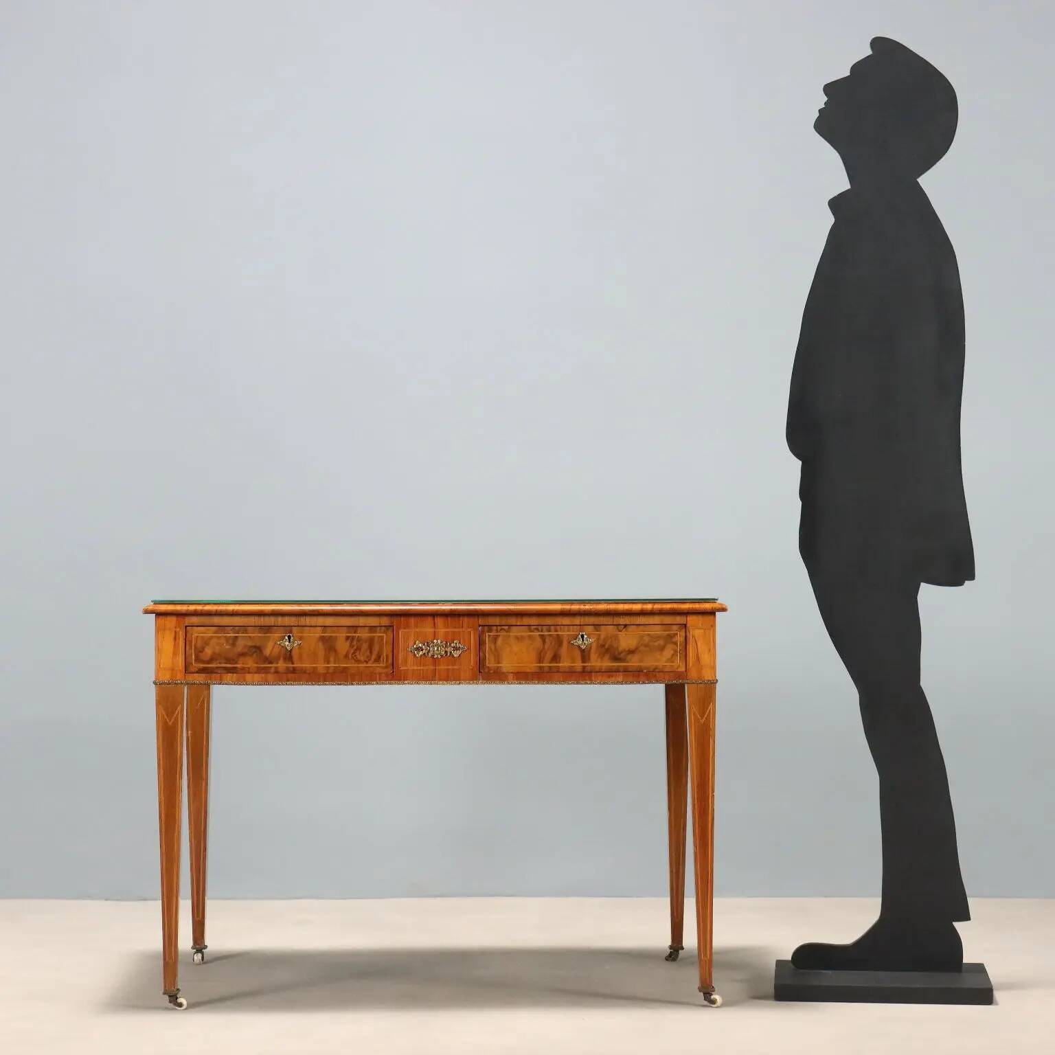 Antique writing desk in walnut and rosewood, United Kingdom, 19th century.