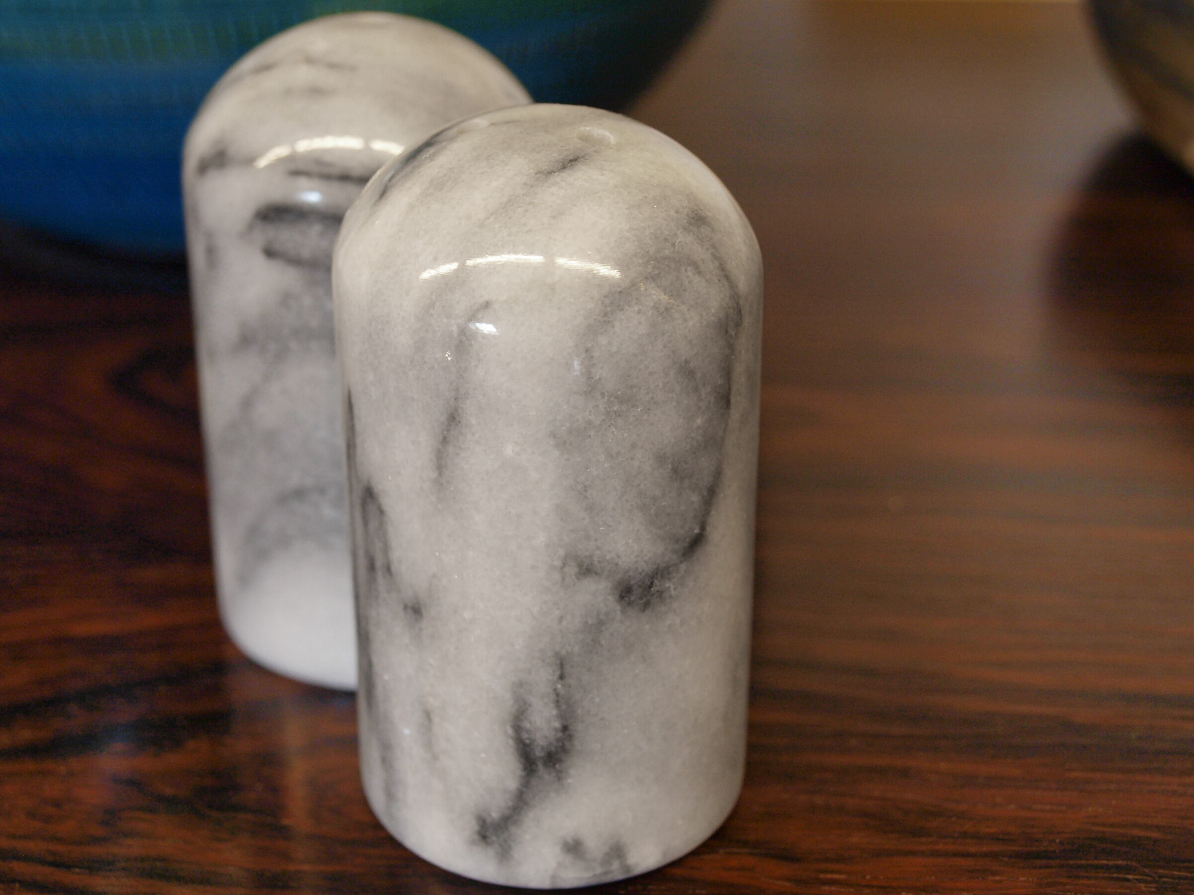 Salt and pepper shaker in Carrara marble
