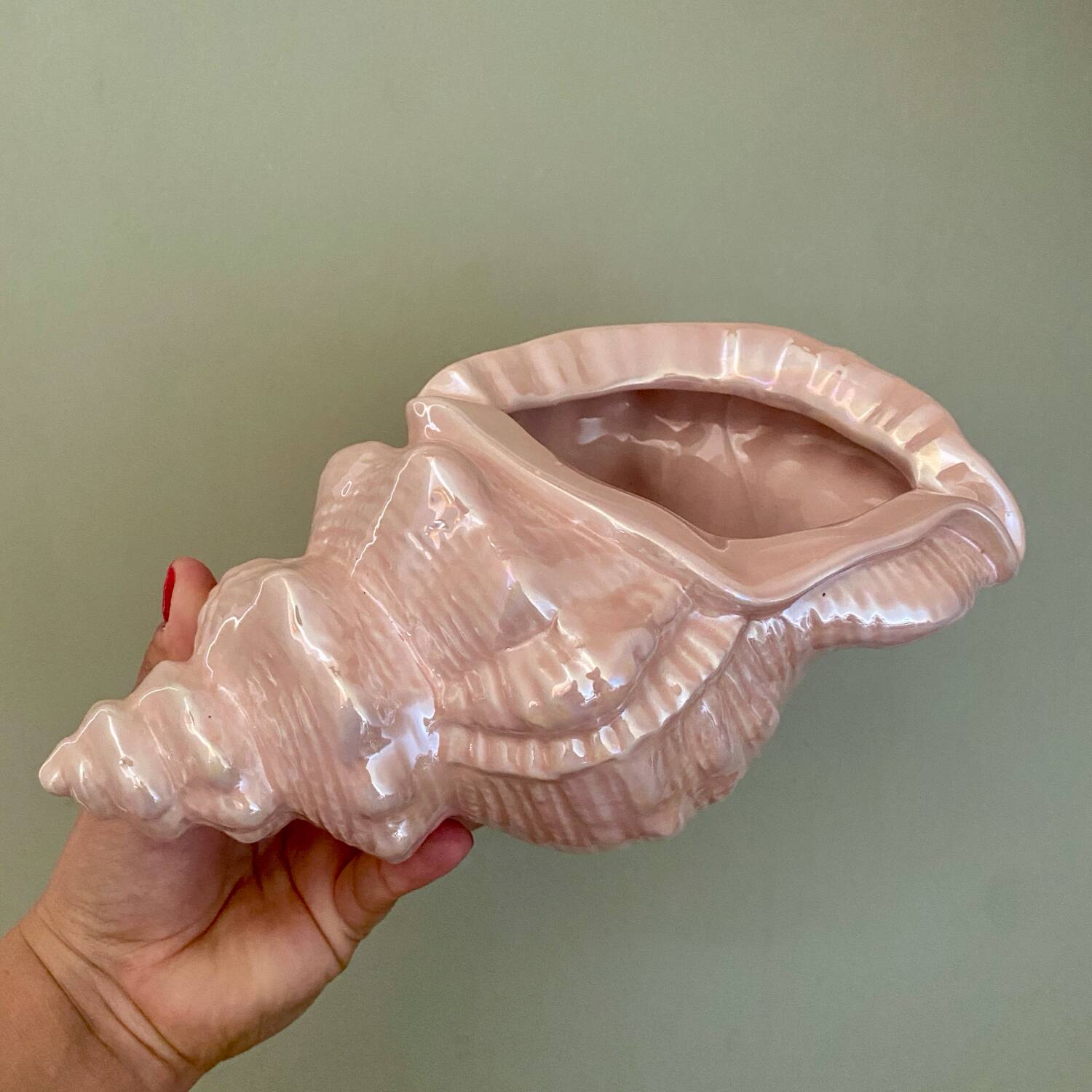 Vintage shell pot cover in pink pearly ceramic