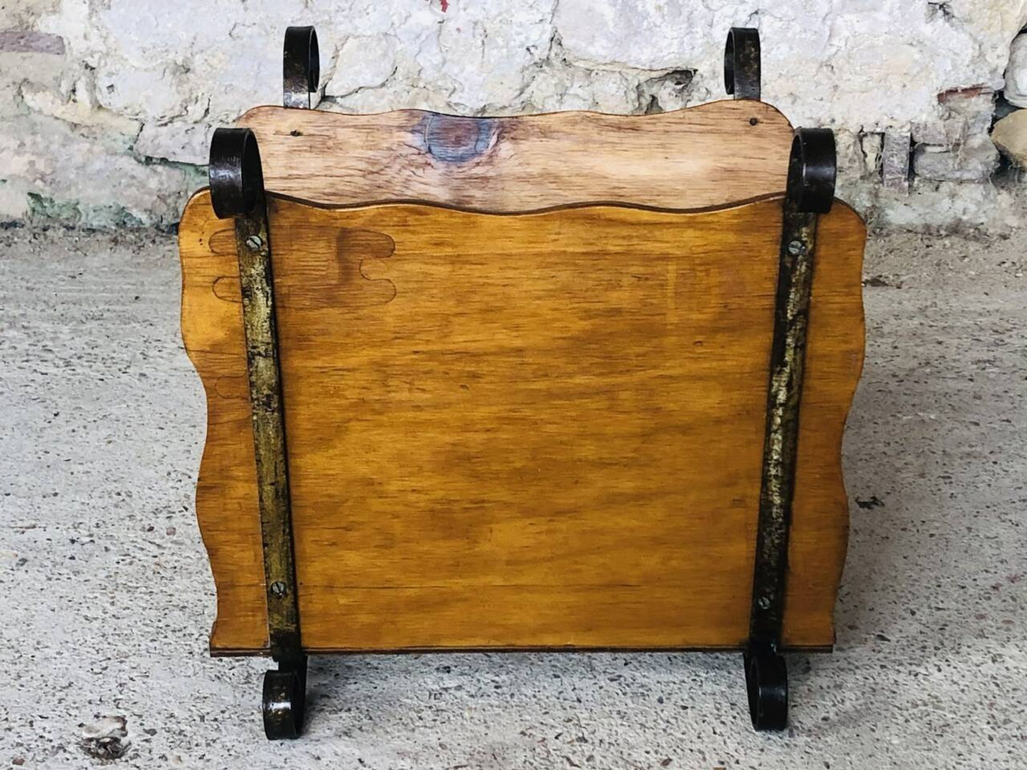 Porte revues vintage en bois et fer forgé circa 1950s