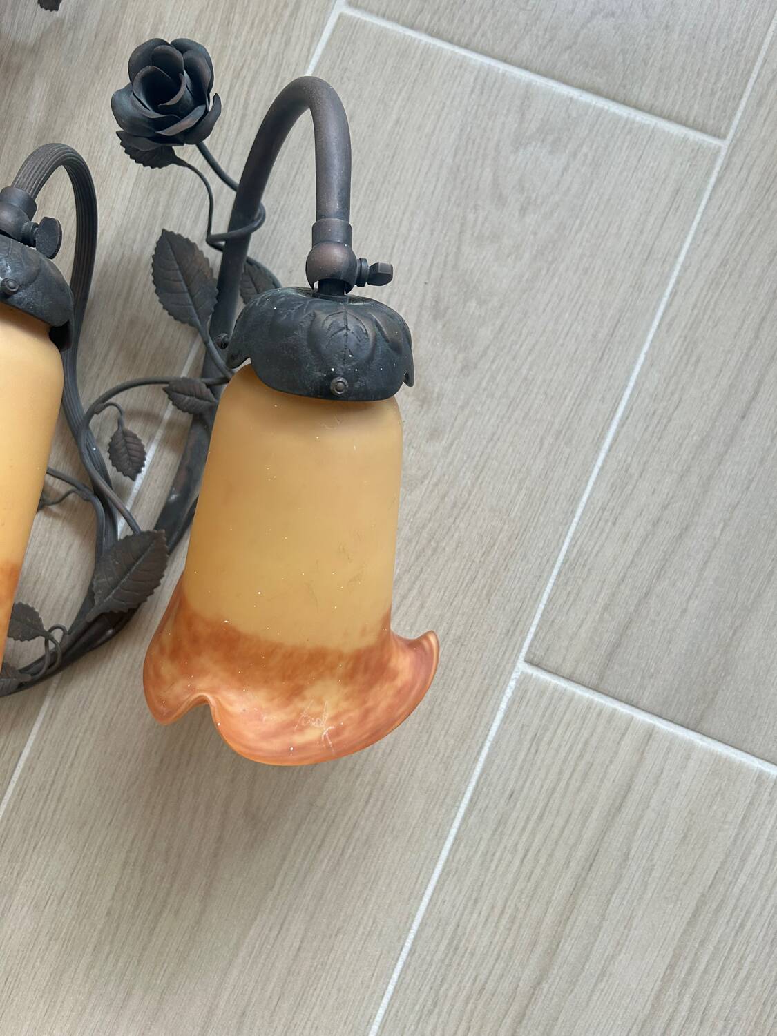 Wall light signed Tief with 4 tulips in orange glass paste