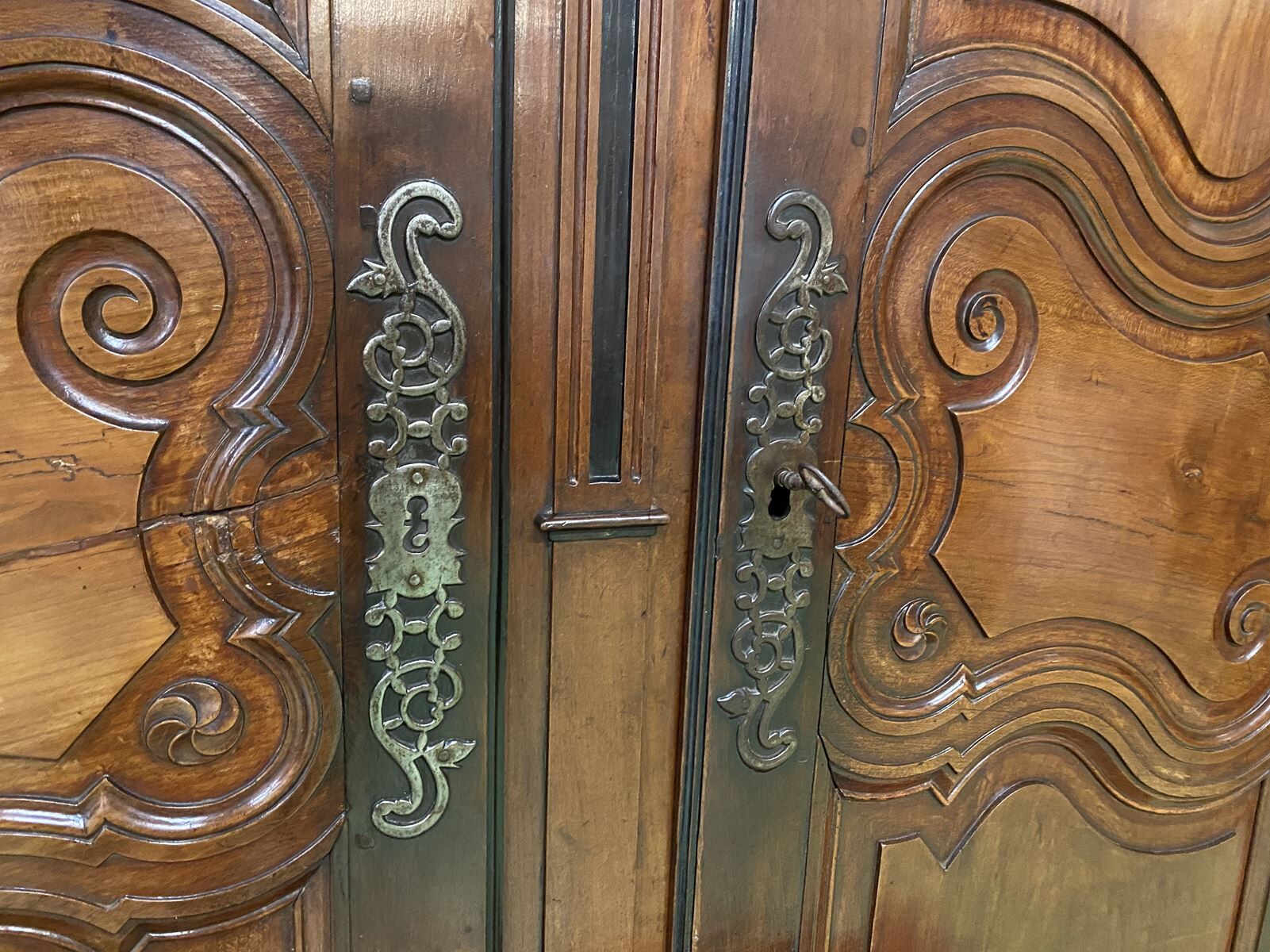 Louis XV walnut cabinet - 18th century