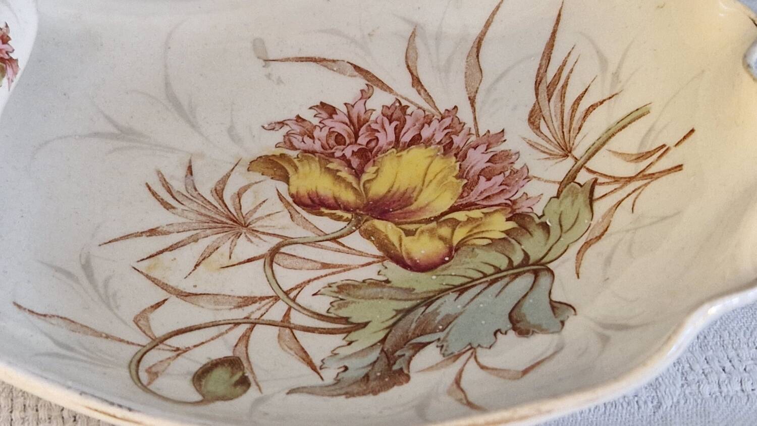 Earthenware pocket emptier