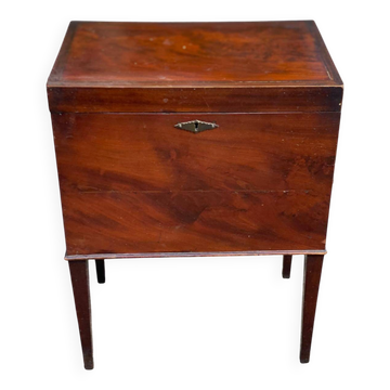 Vintage mahogany cellarette from the 19th century, English liquor cabinet.