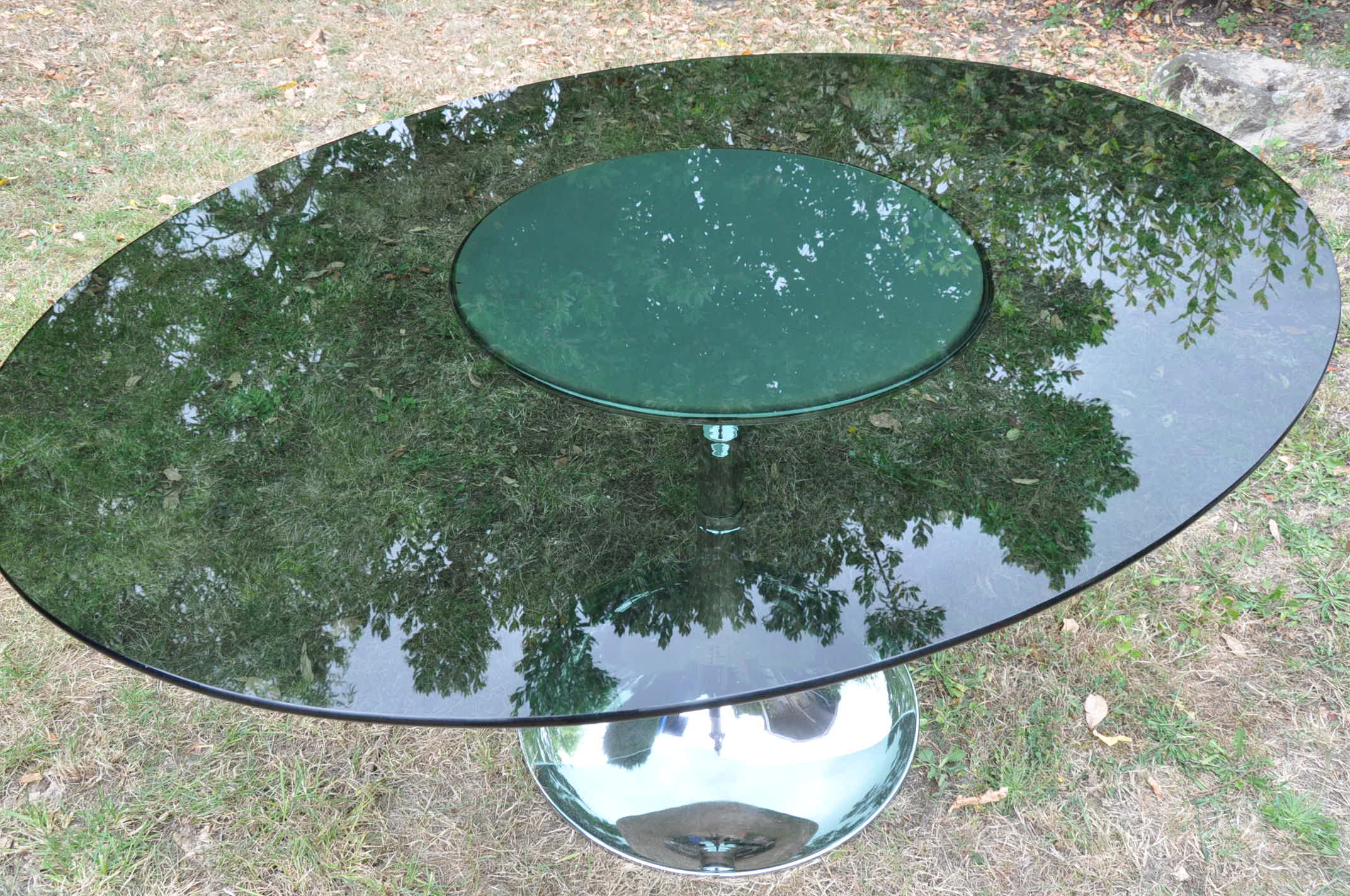 Oval tulip foot table from the 70s