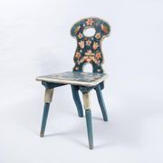 Chaise avec peinture florale vers 1900