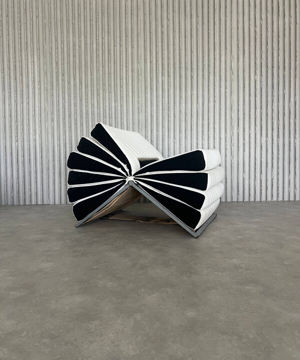 Chaise ''Libro'' originale par Gruppo DAM pour Busnelli