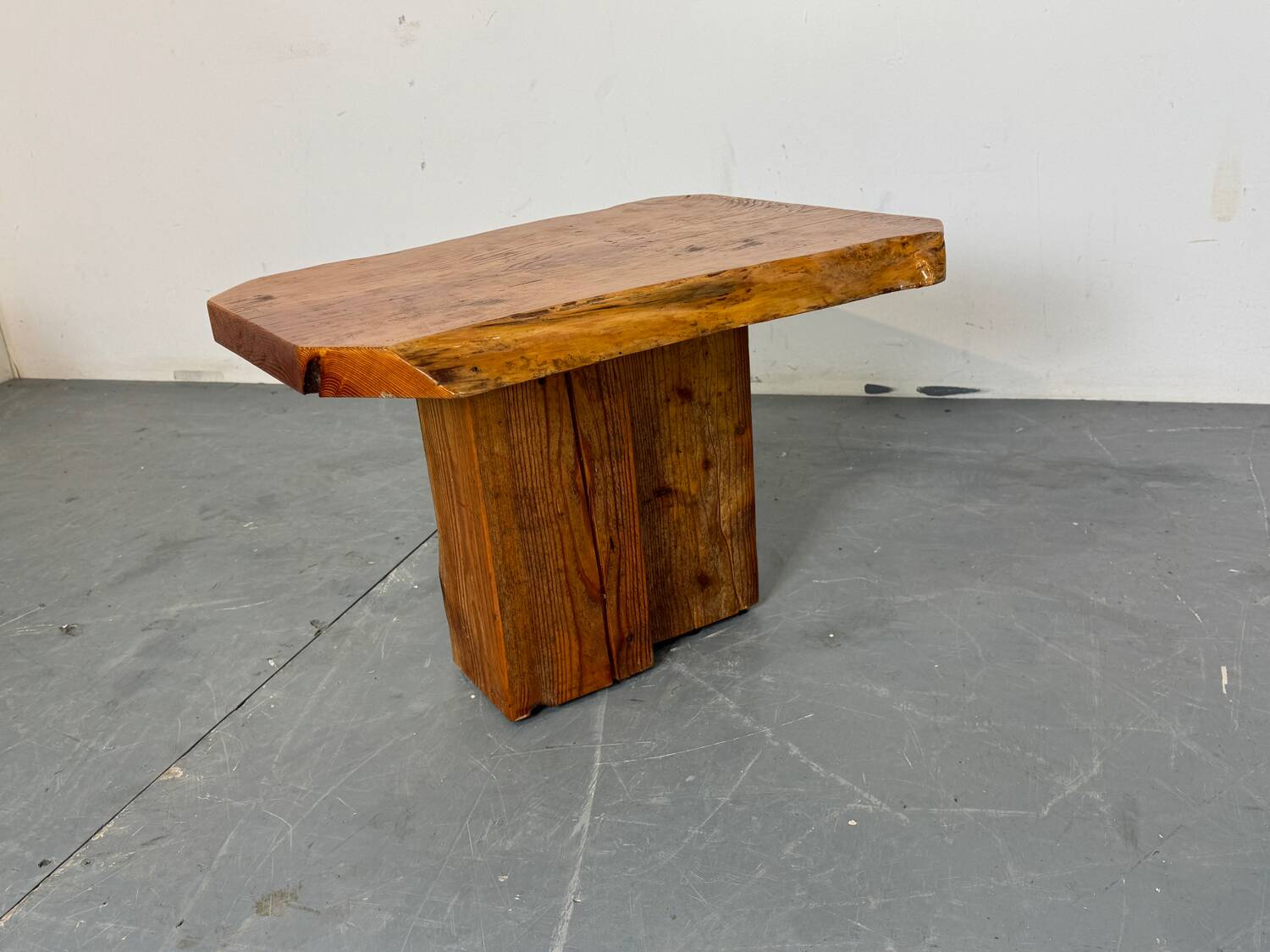 Table d'appoint de style brutaliste japonais, wabi-sabi, milieu du siècle, années 1960