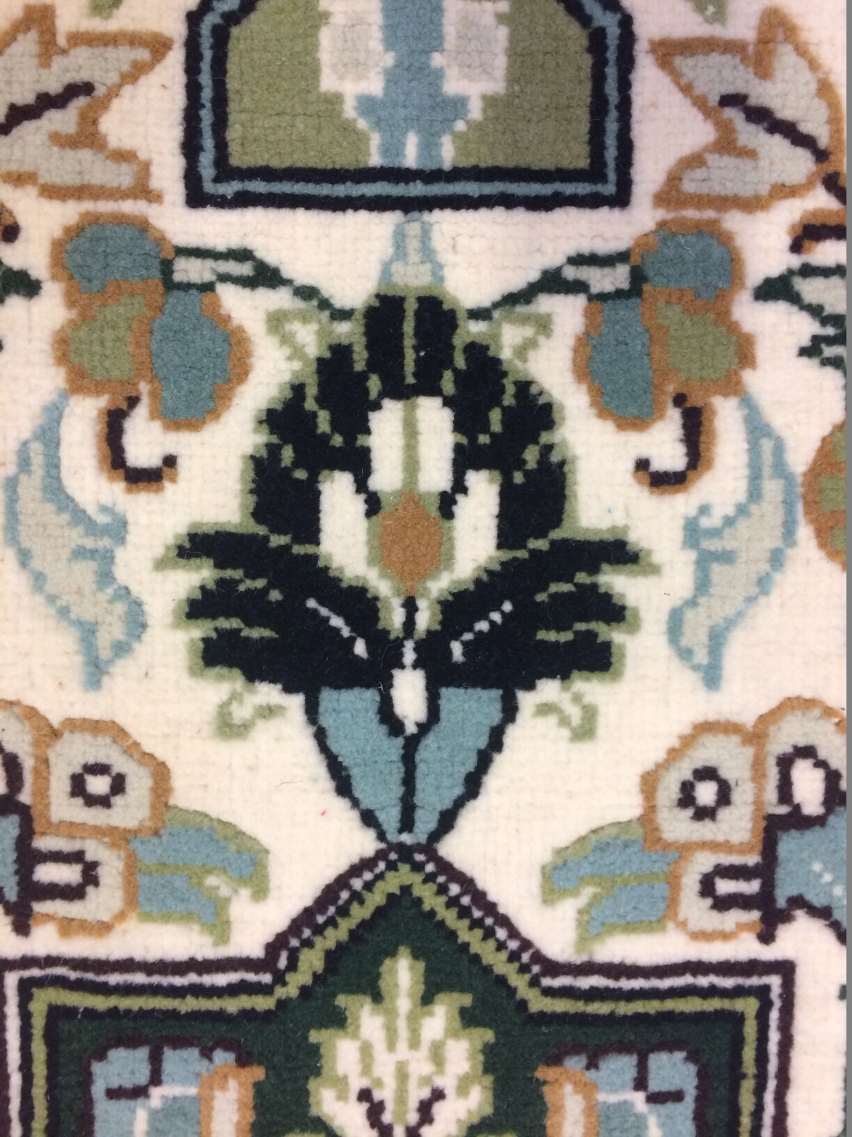 Handmade Tunisian rug - 181x124 cm