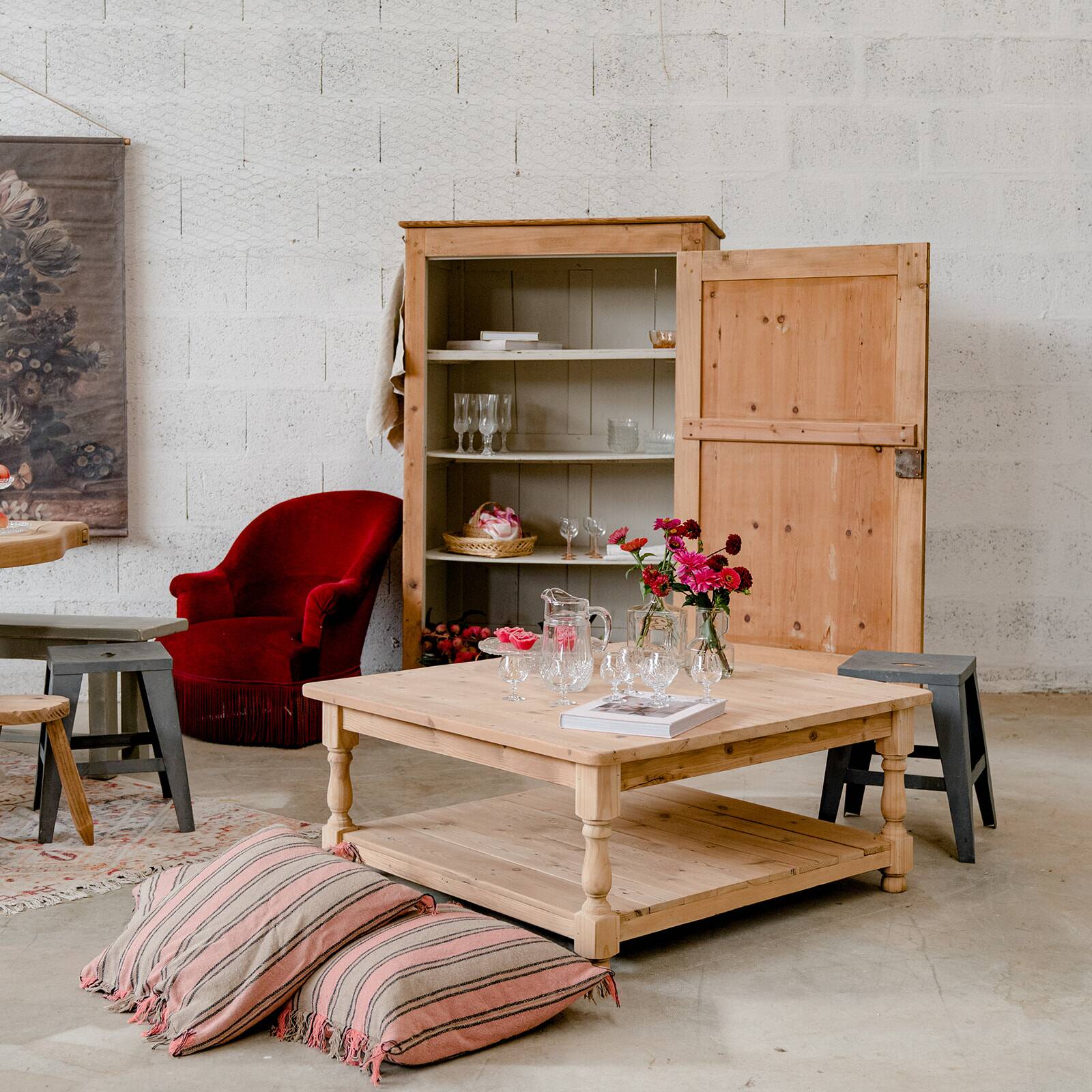 Burgundy toad armchair