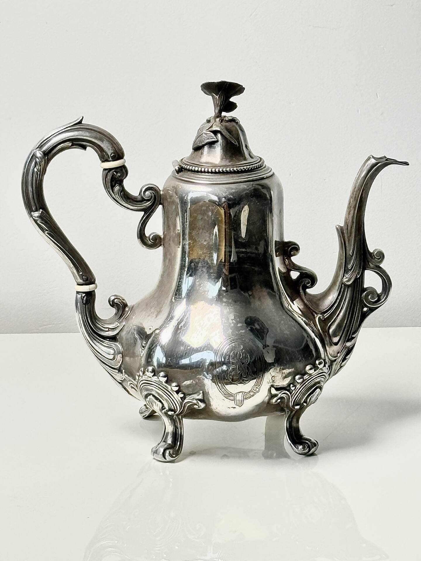 Silver teapot / jug Minerva first standard – Louis XV style
