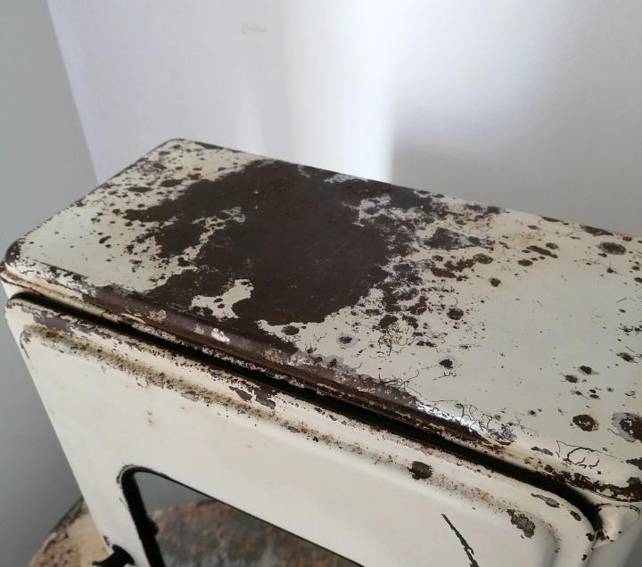 Metal wall toilet cabinet