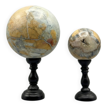 Pair of polished Maligano jasper spheres on bases – Mineral composition
