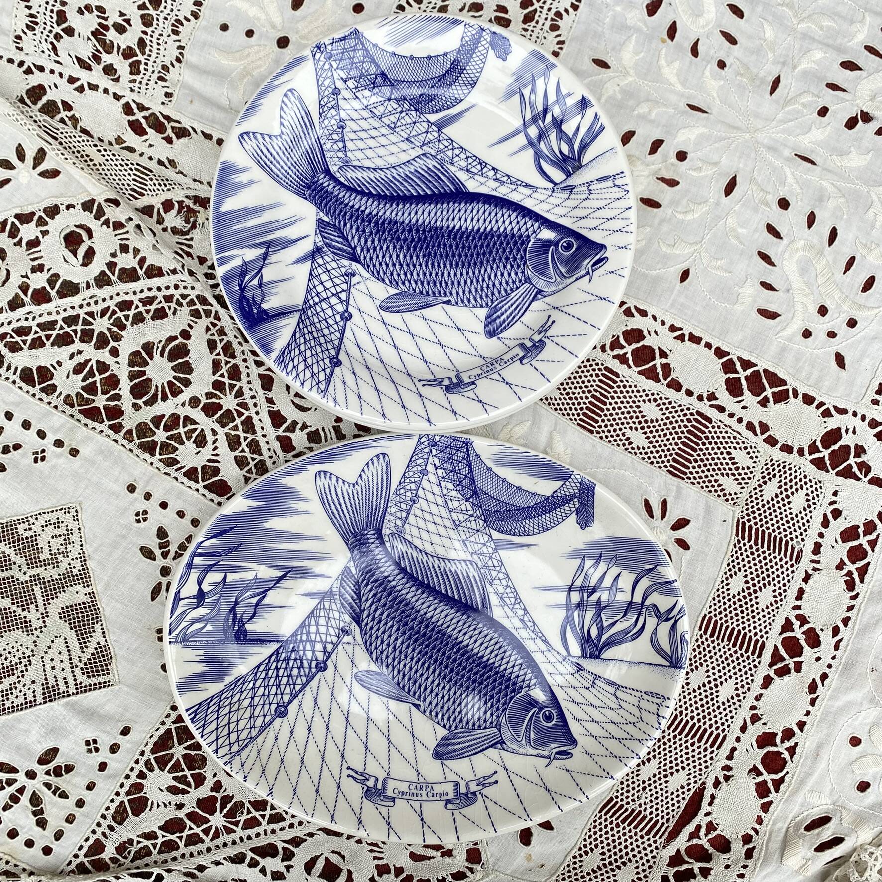 Plates and dish, fish service with cobalt blue decoration.