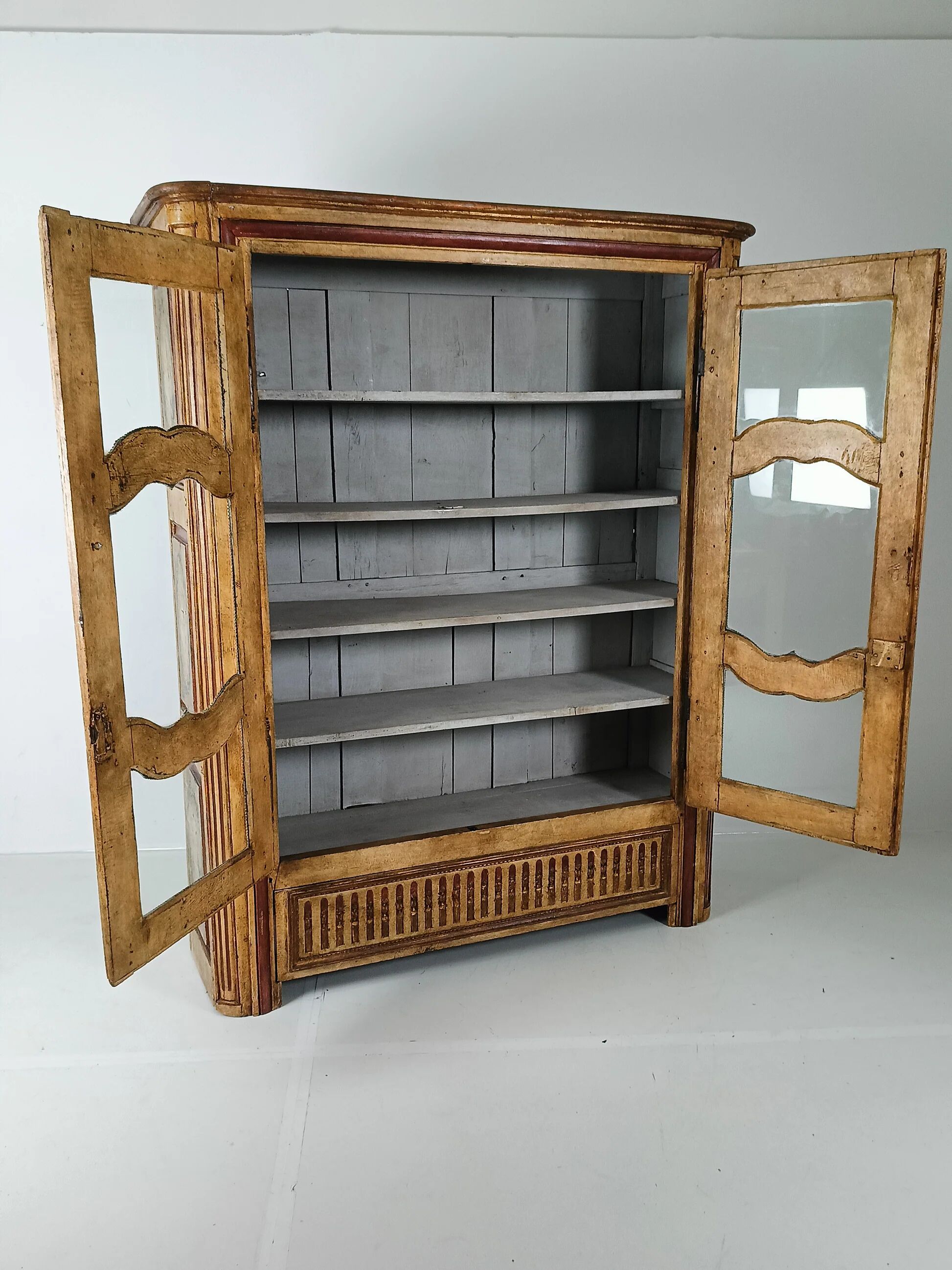 Vitrine française ancienne peinte