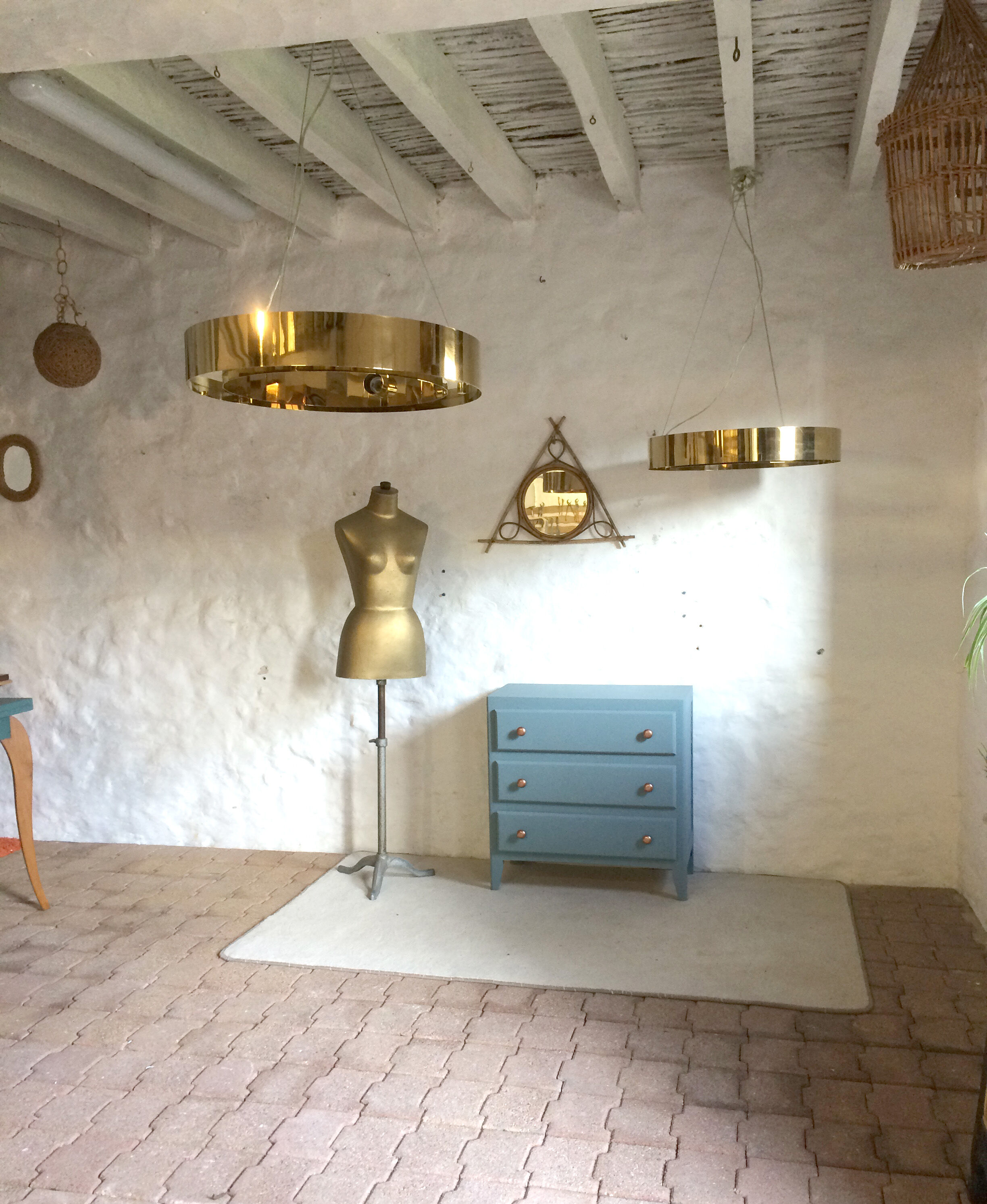 Round brass suspension