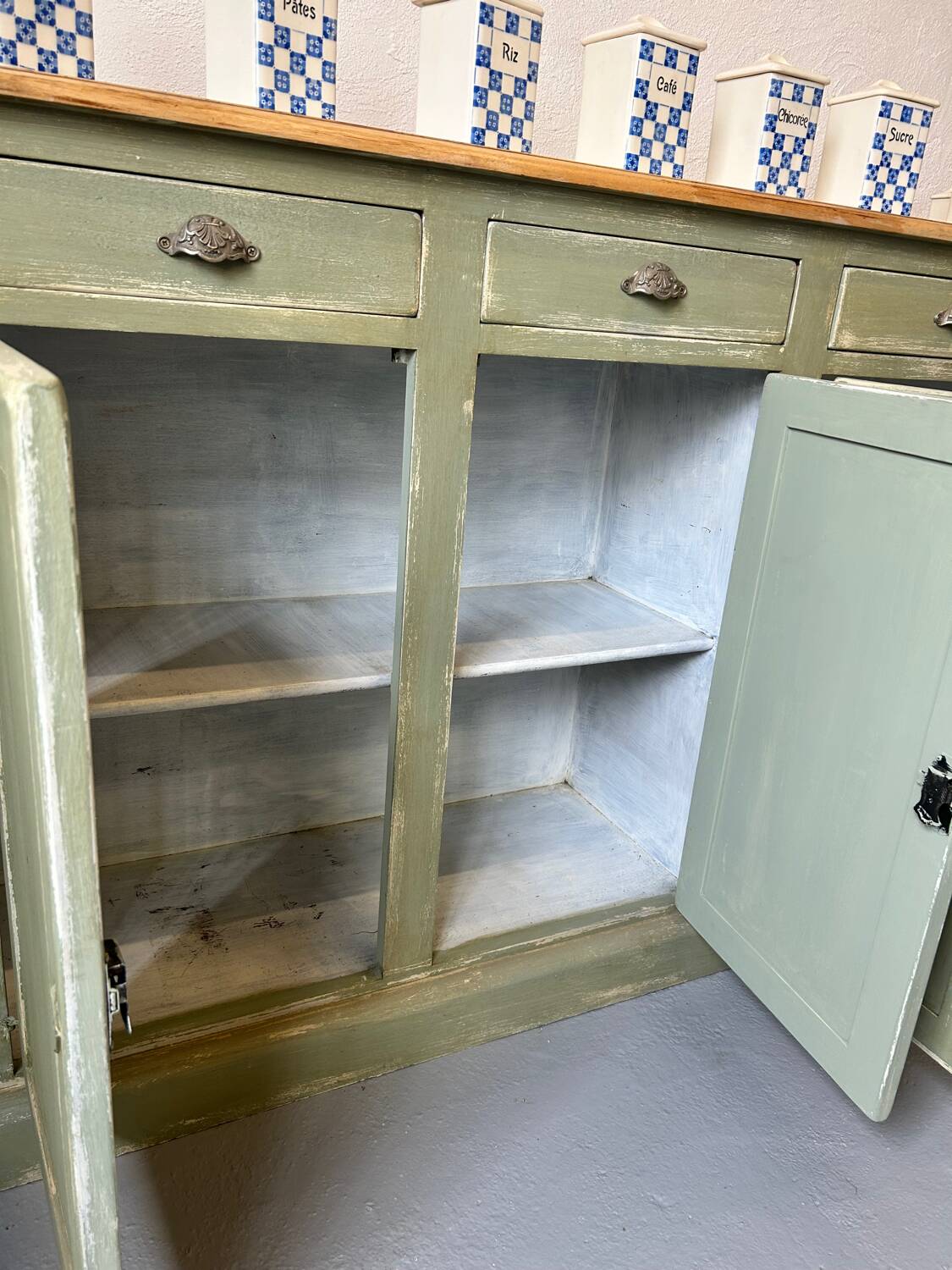 Antique green patinated grand buffet – 4 doors & 4 drawers – Wooden top