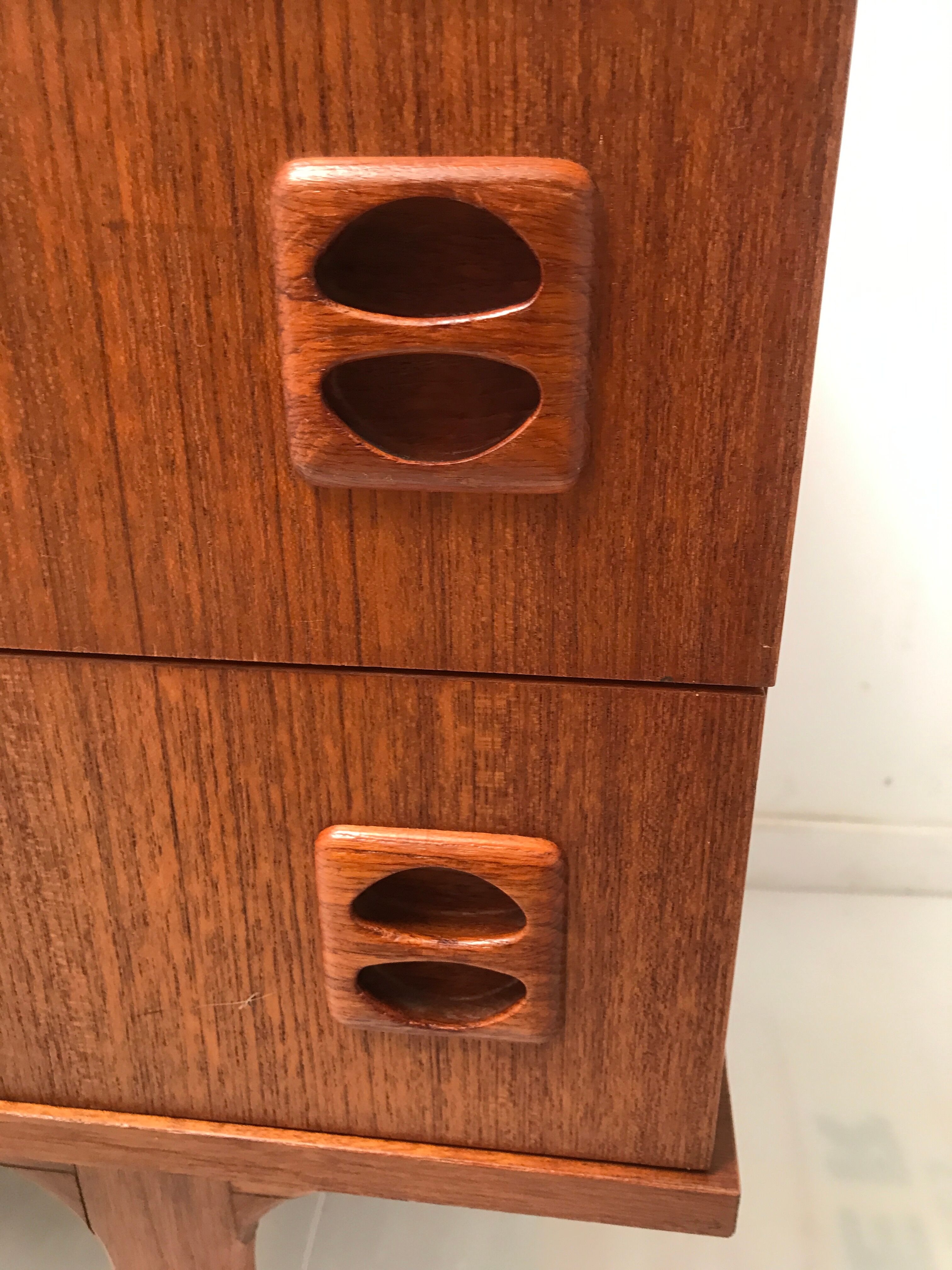 Scandinavian 60s row with spindle feet