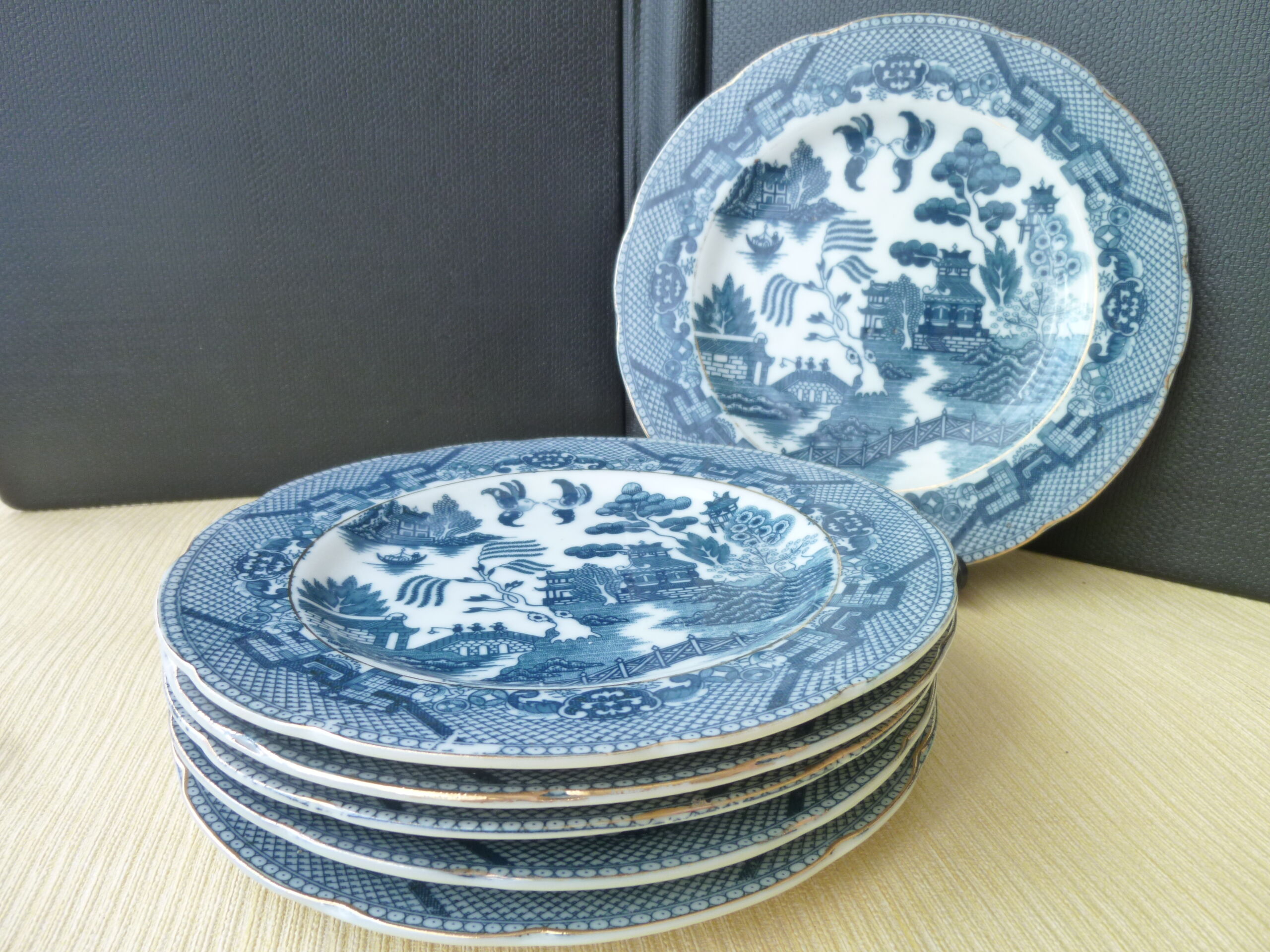 Set of 6 dessert plates in porcelain decoration "a la pagode"