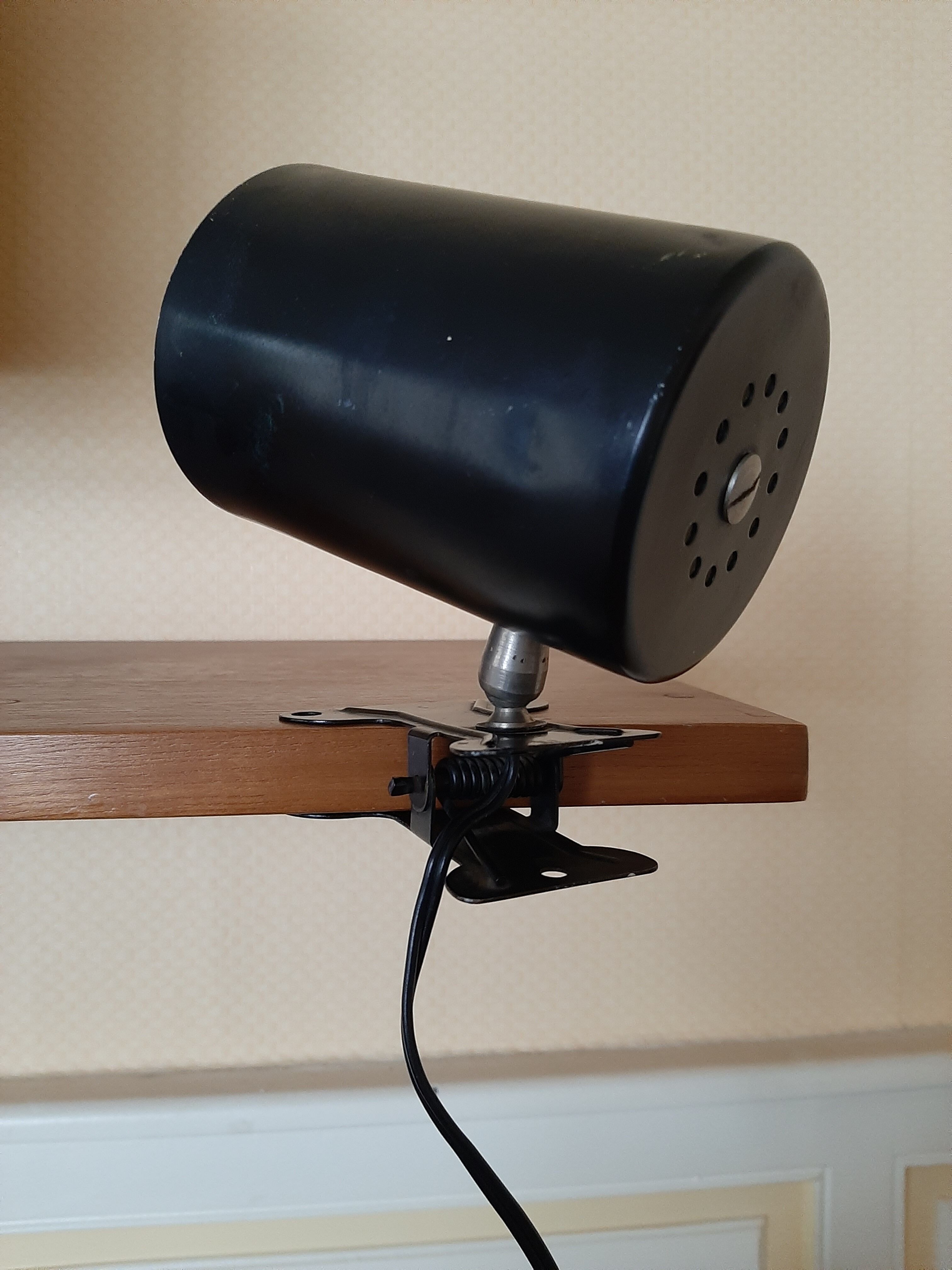 Spot lamp with cylindrical reflector clamp 60s