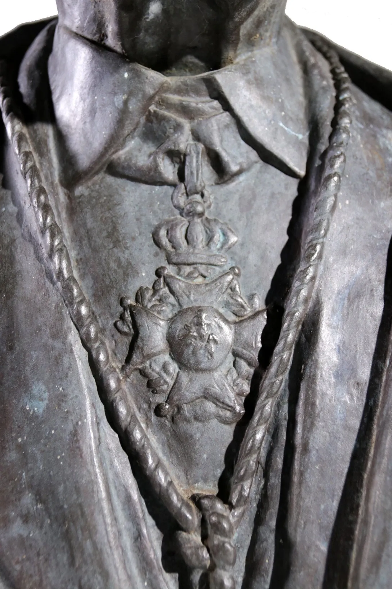 Bronze bust of a gentleman with knighthood order – Frantz Vermeylen, 1921