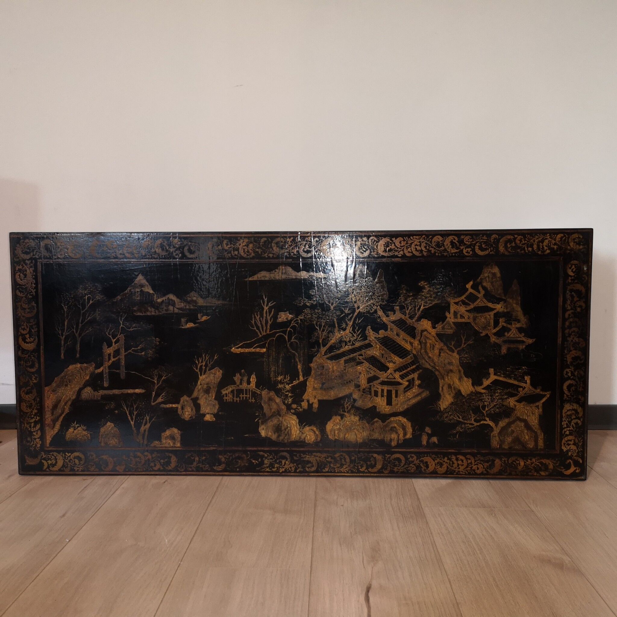 Japanese coffee table black and gold lacquer 1900