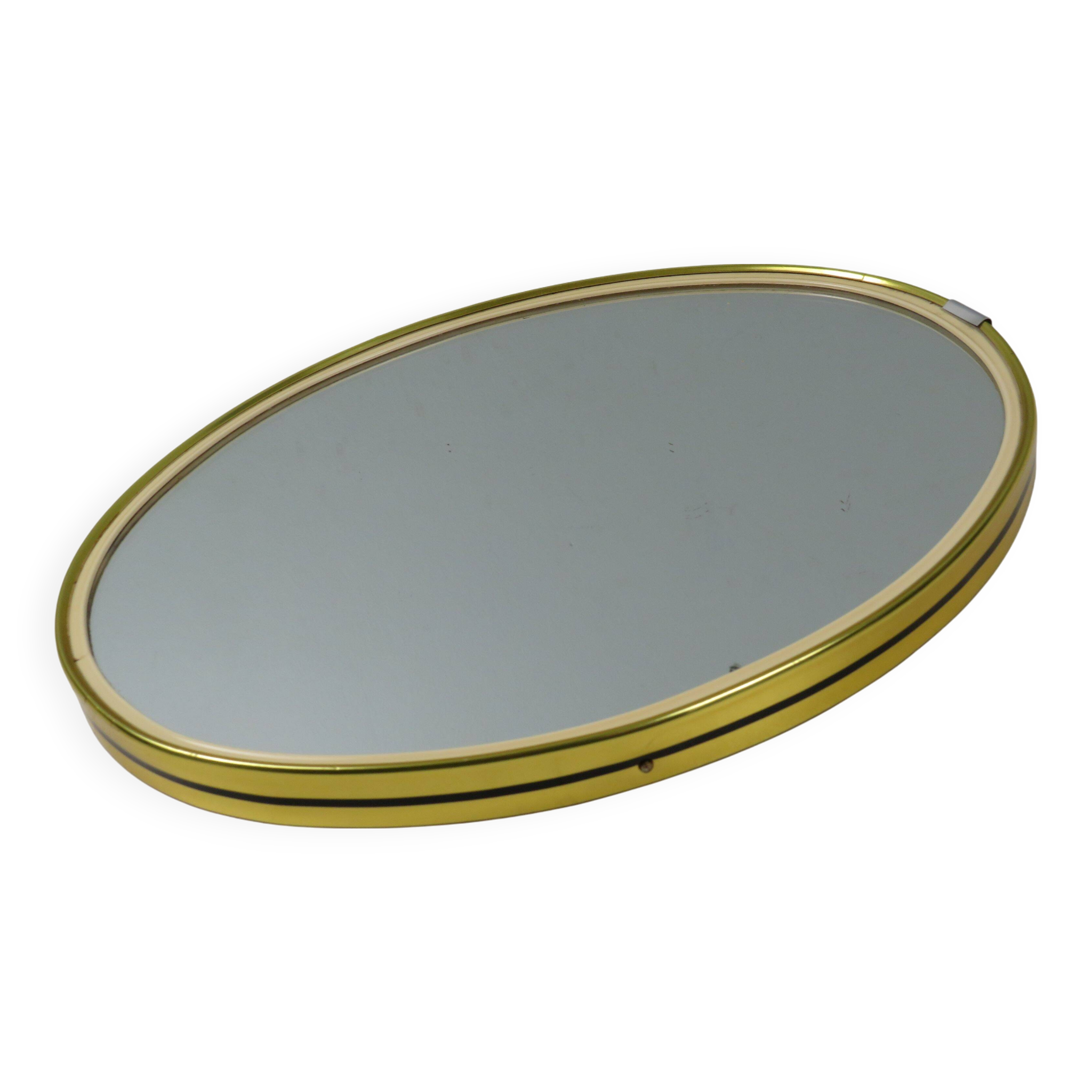 Vintage oval mirror – gold and elegance of the 50s-60s