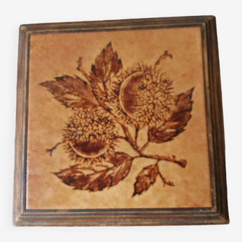 Ceramic trivet with chestnuts