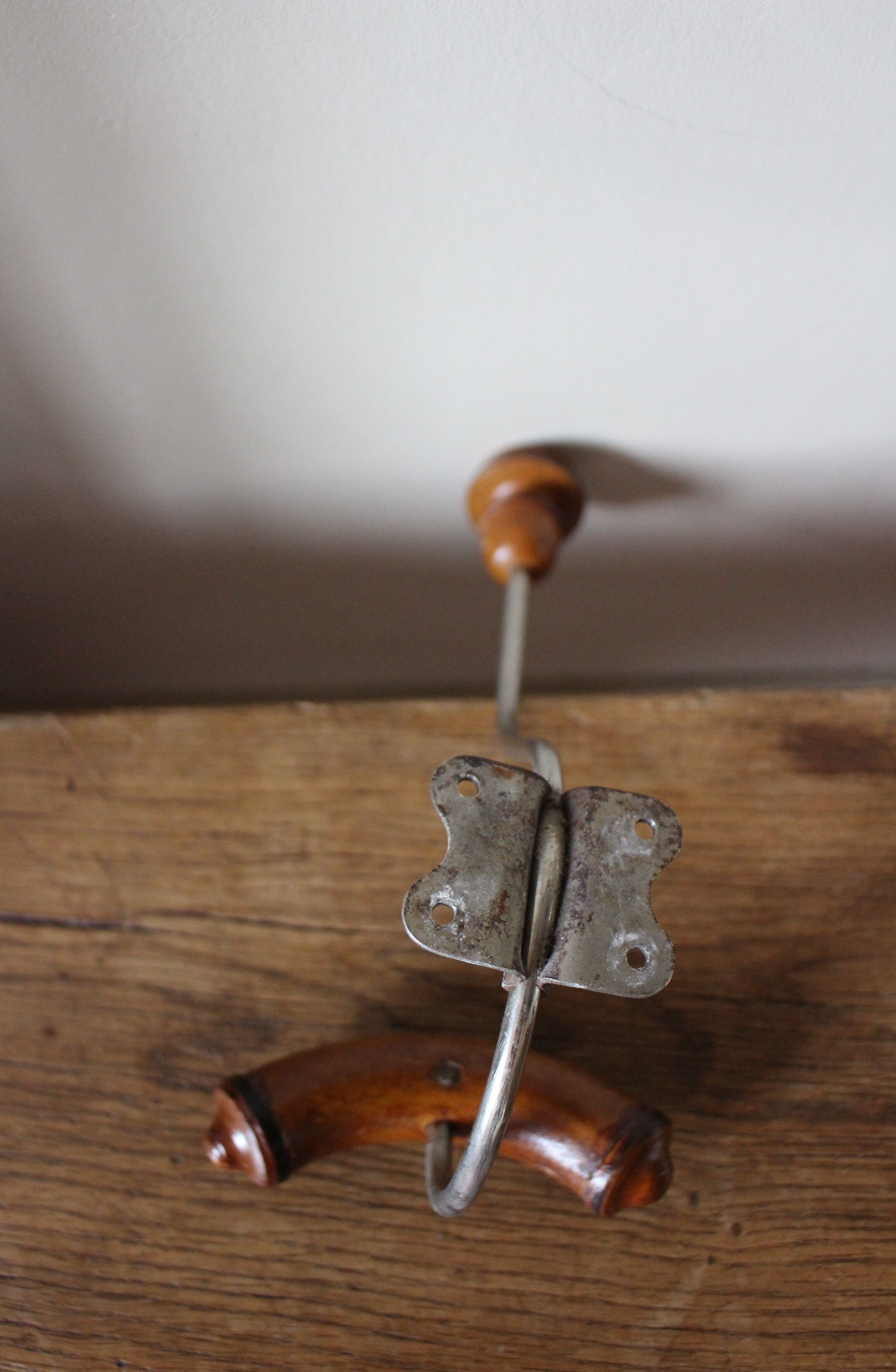 Patère butterfly two metal wooden hooks