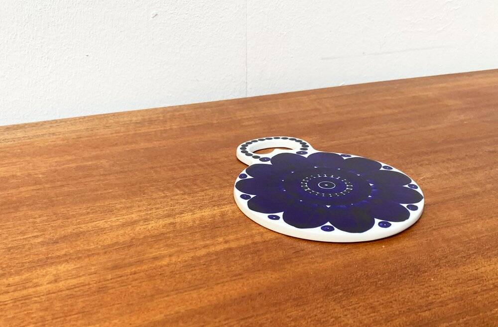 Vintage Valencia wall plate design by Ulla Procope for Arabia, Finland.