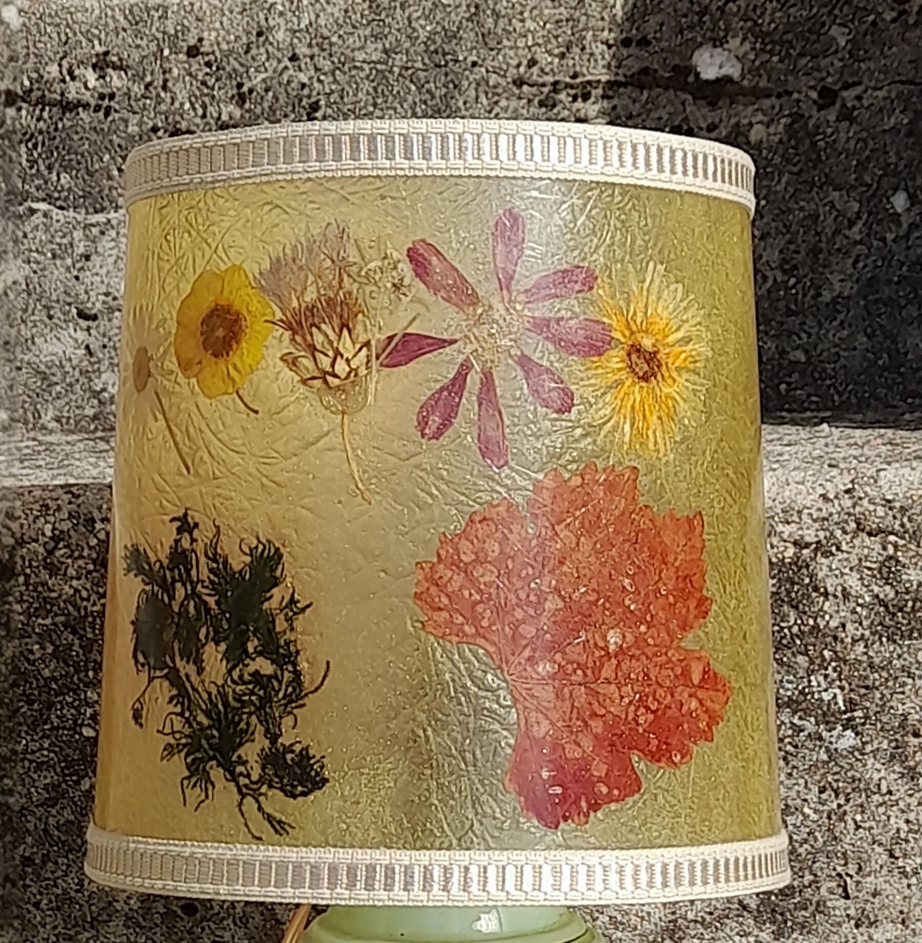 Abat jour en résine inclusions florales 70s