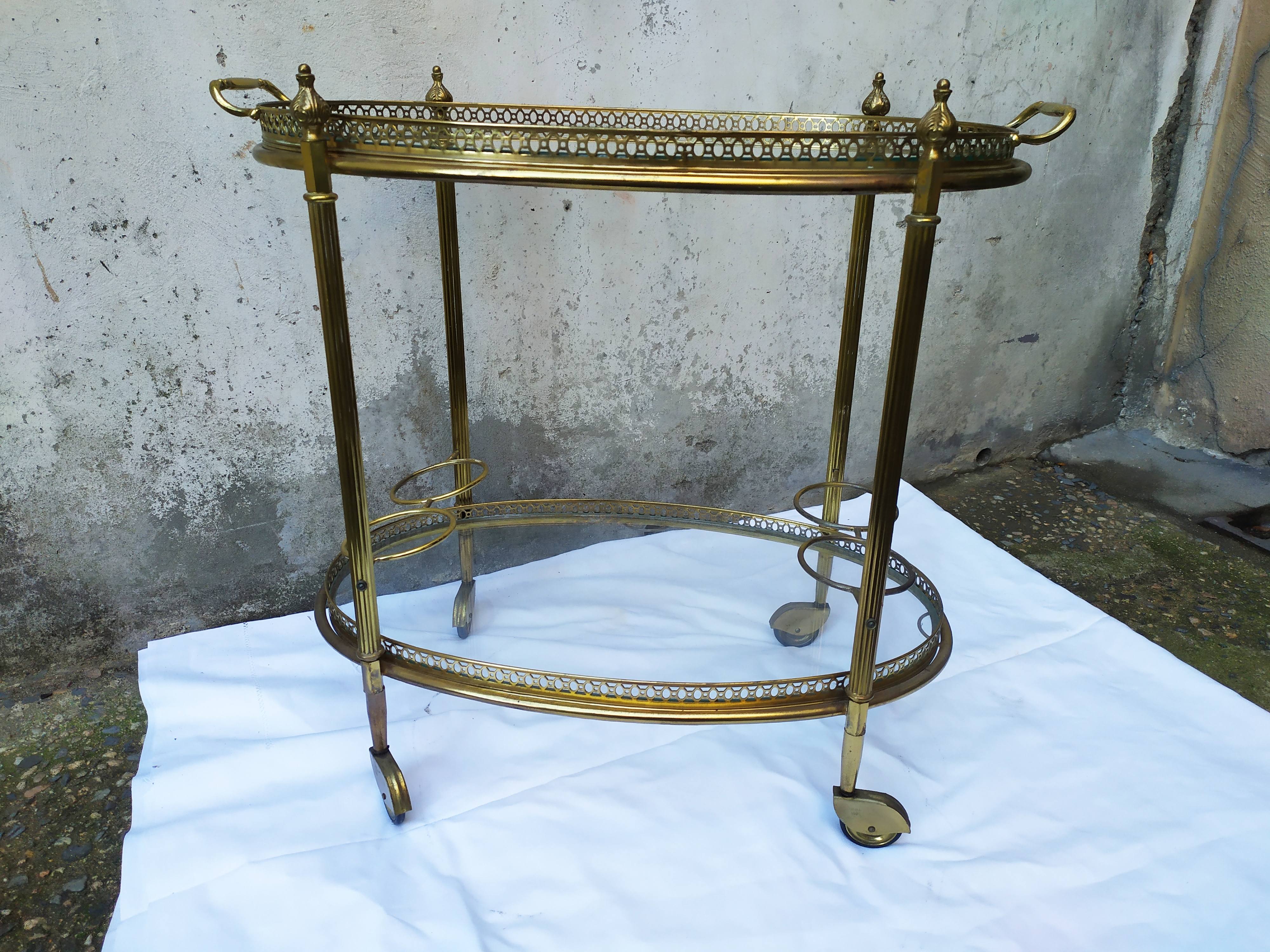 Golden rolling bar dessert