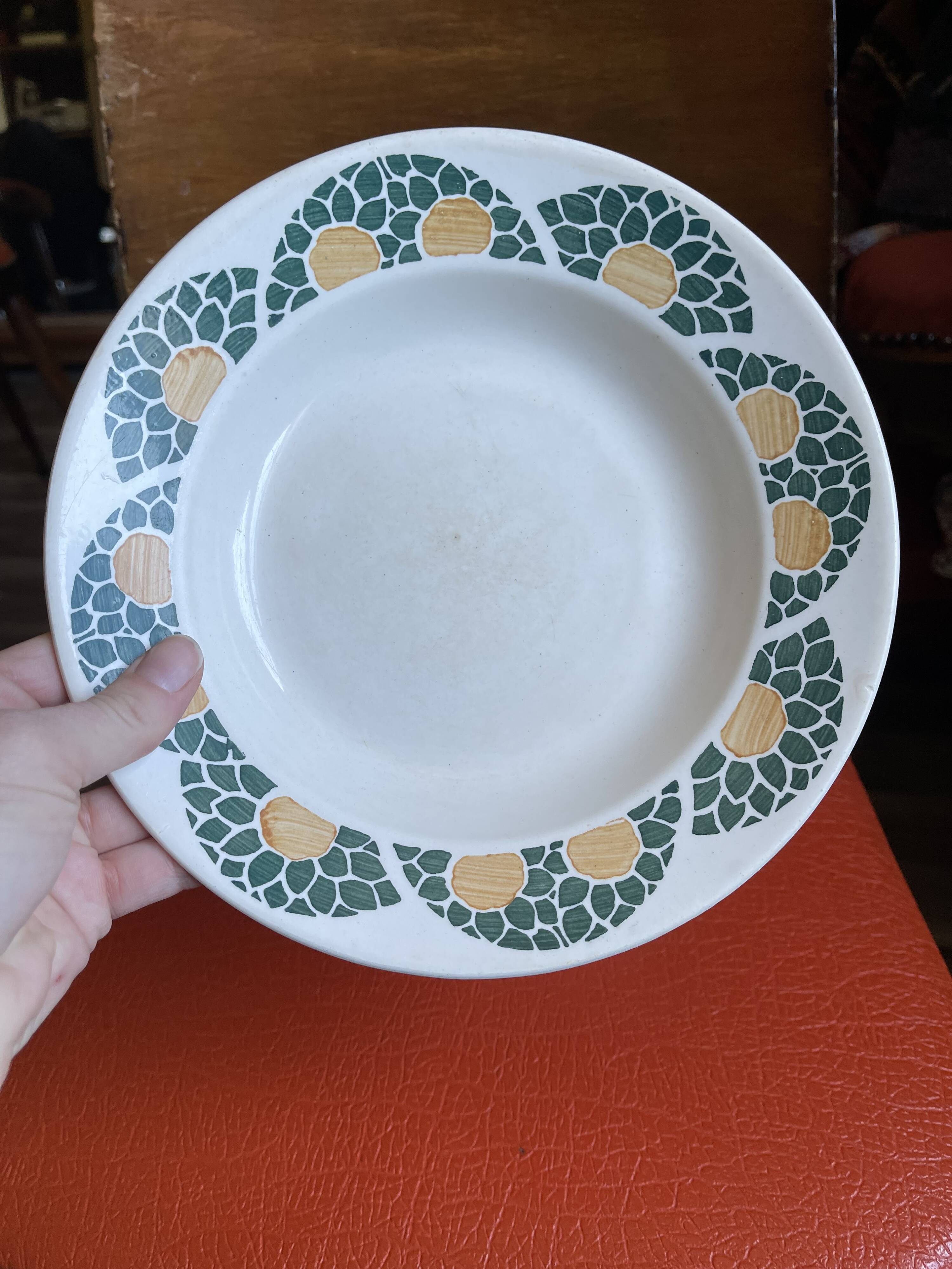 Lot of 8 Givors plates in antique earthenware.