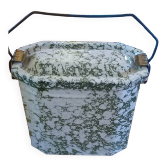 Enameled canteen