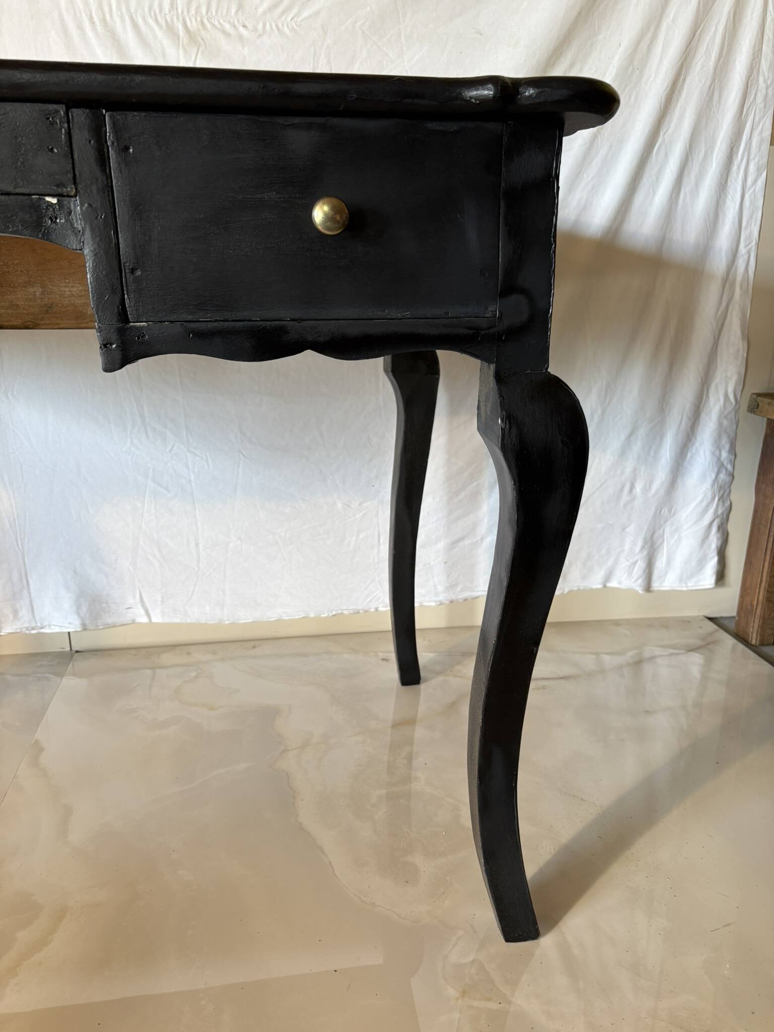 Antique black patinated desk – curved legs and chic country style