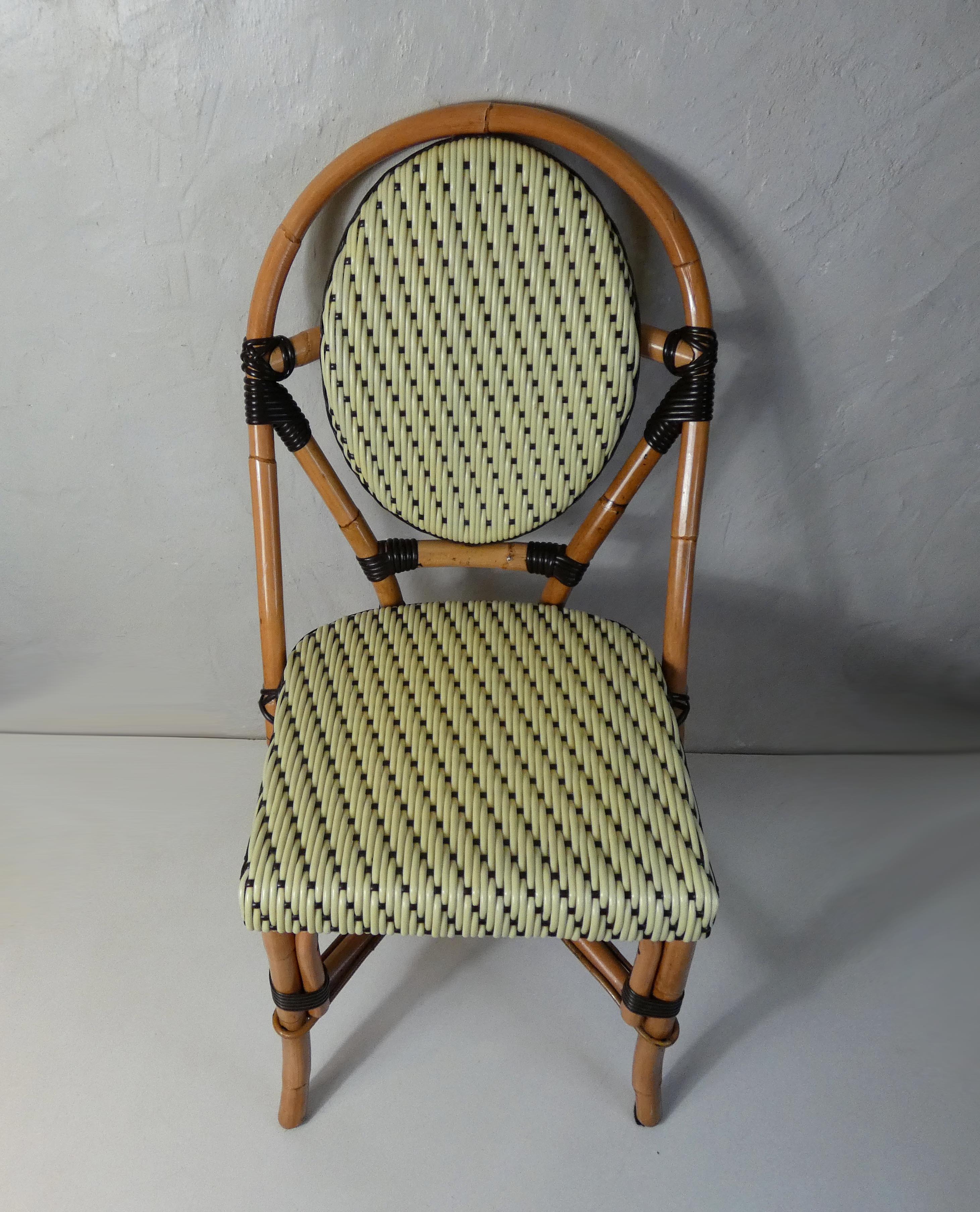 Bistro chair medallion in rattan and scoubidou