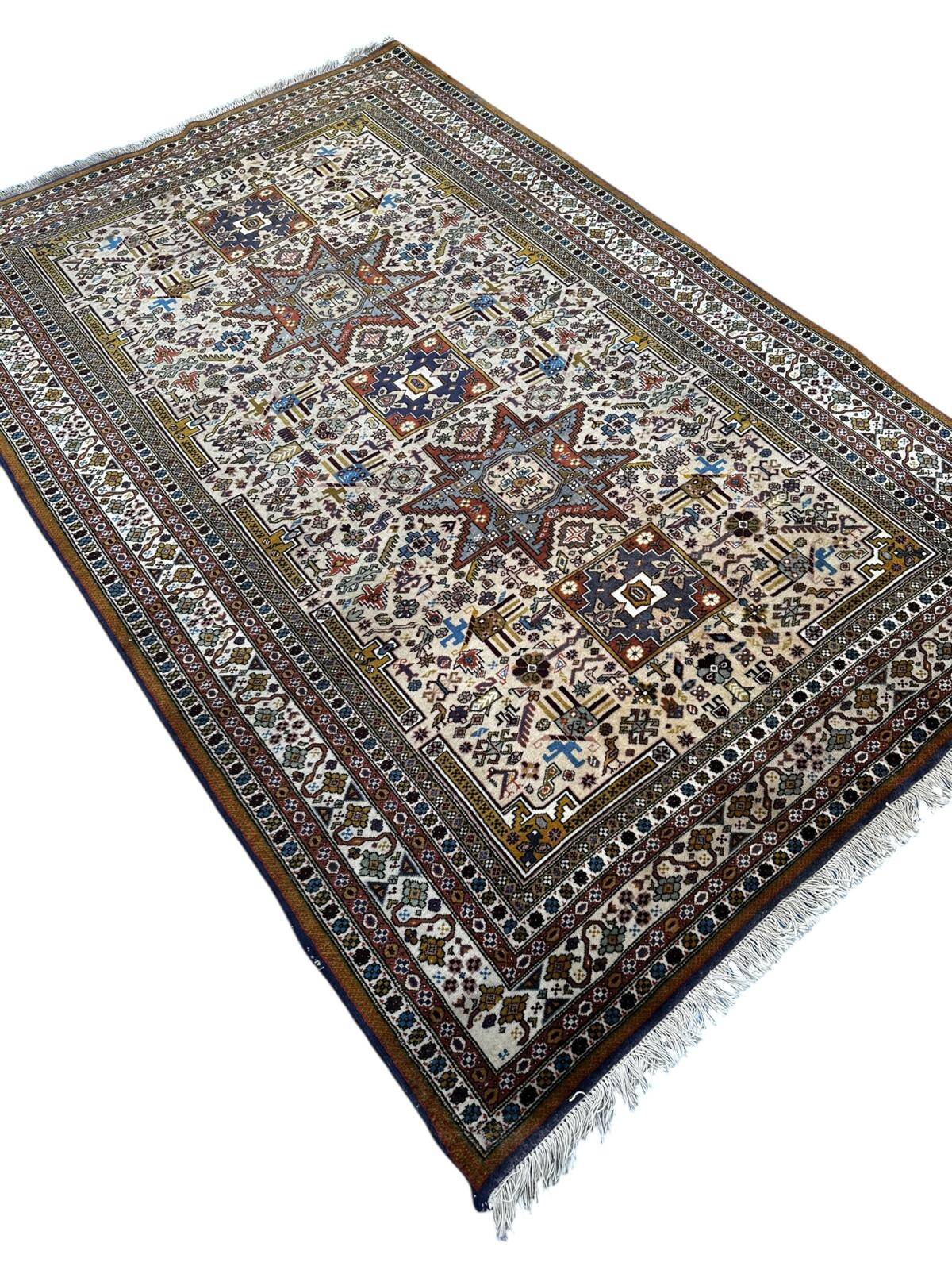 Handmade Persian carpet 270cm x 170cm